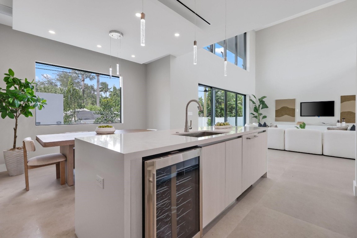 2015 NE 4th Wilton Manors, FL 33305