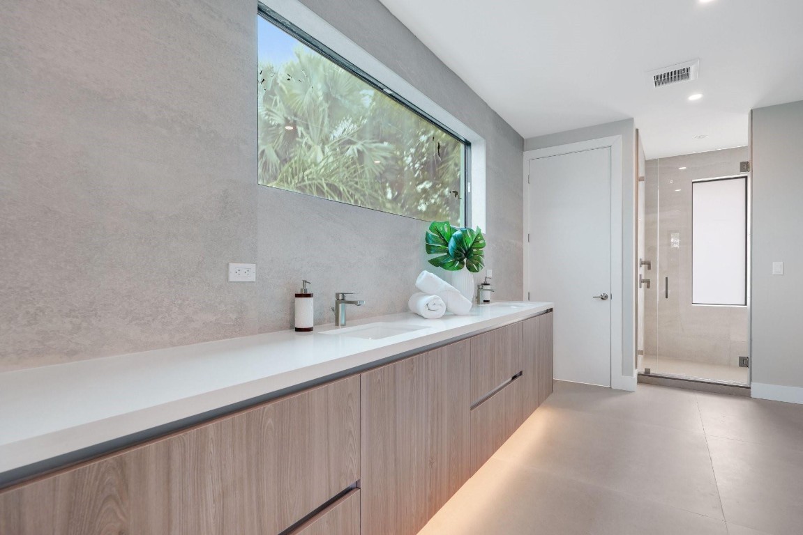 2015 NE 4th Wilton Manors, FL 33305