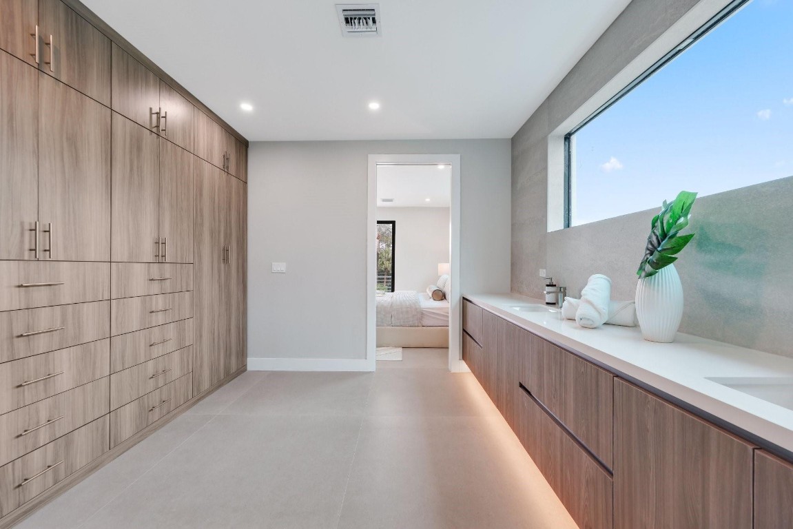 2015 NE 4th Wilton Manors, FL 33305