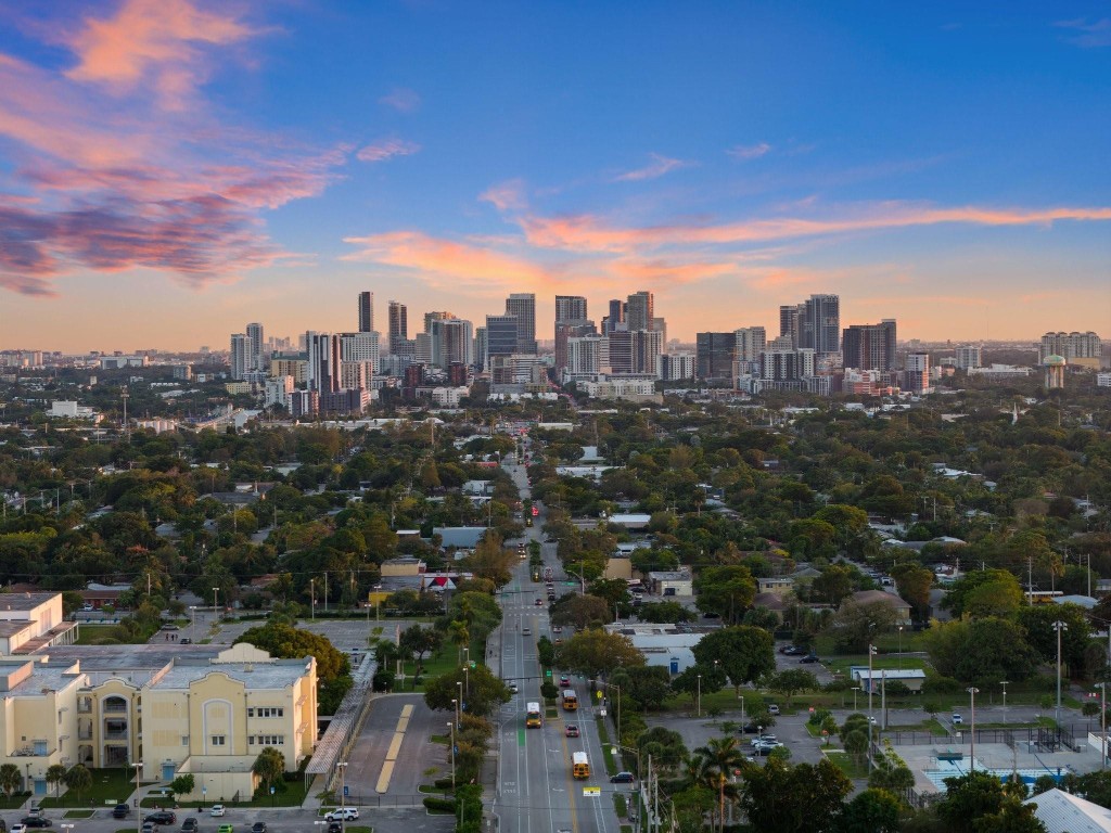 2015 NE 4th Wilton Manors, FL 33305