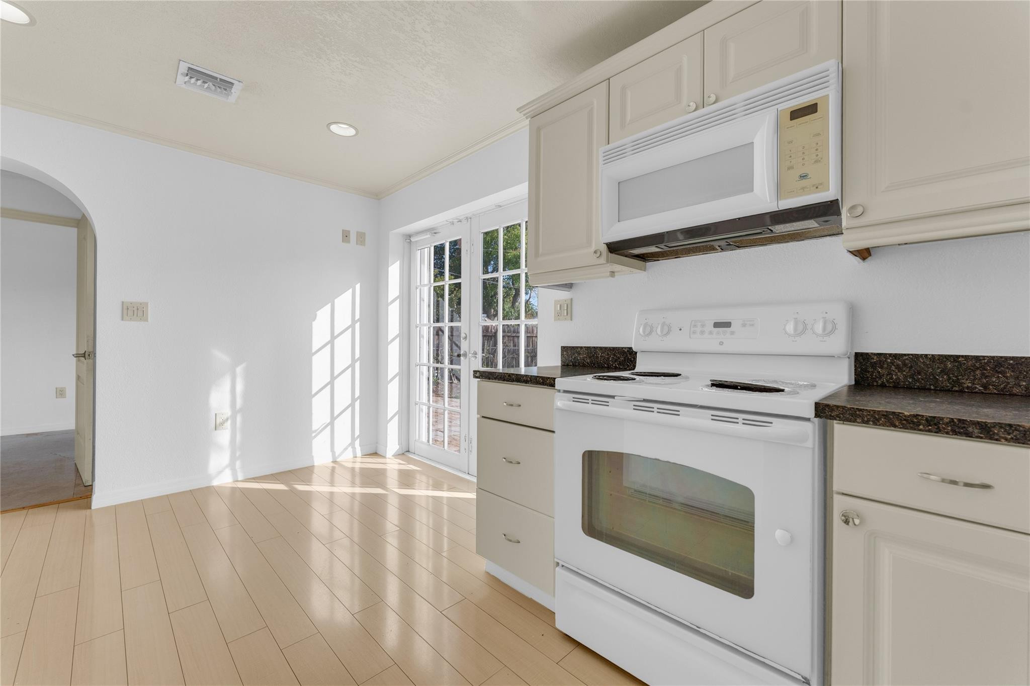 2132 SW 50th Fort Lauderdale, FL 33317