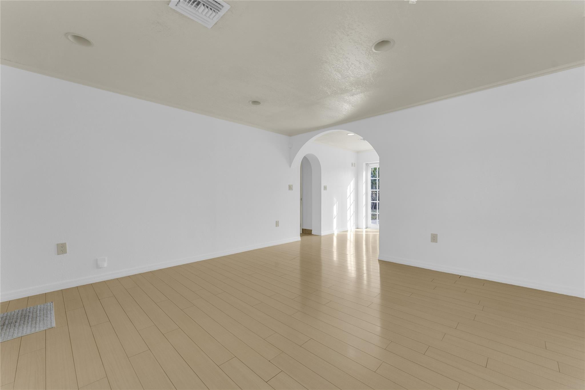 2132 SW 50th Fort Lauderdale, FL 33317