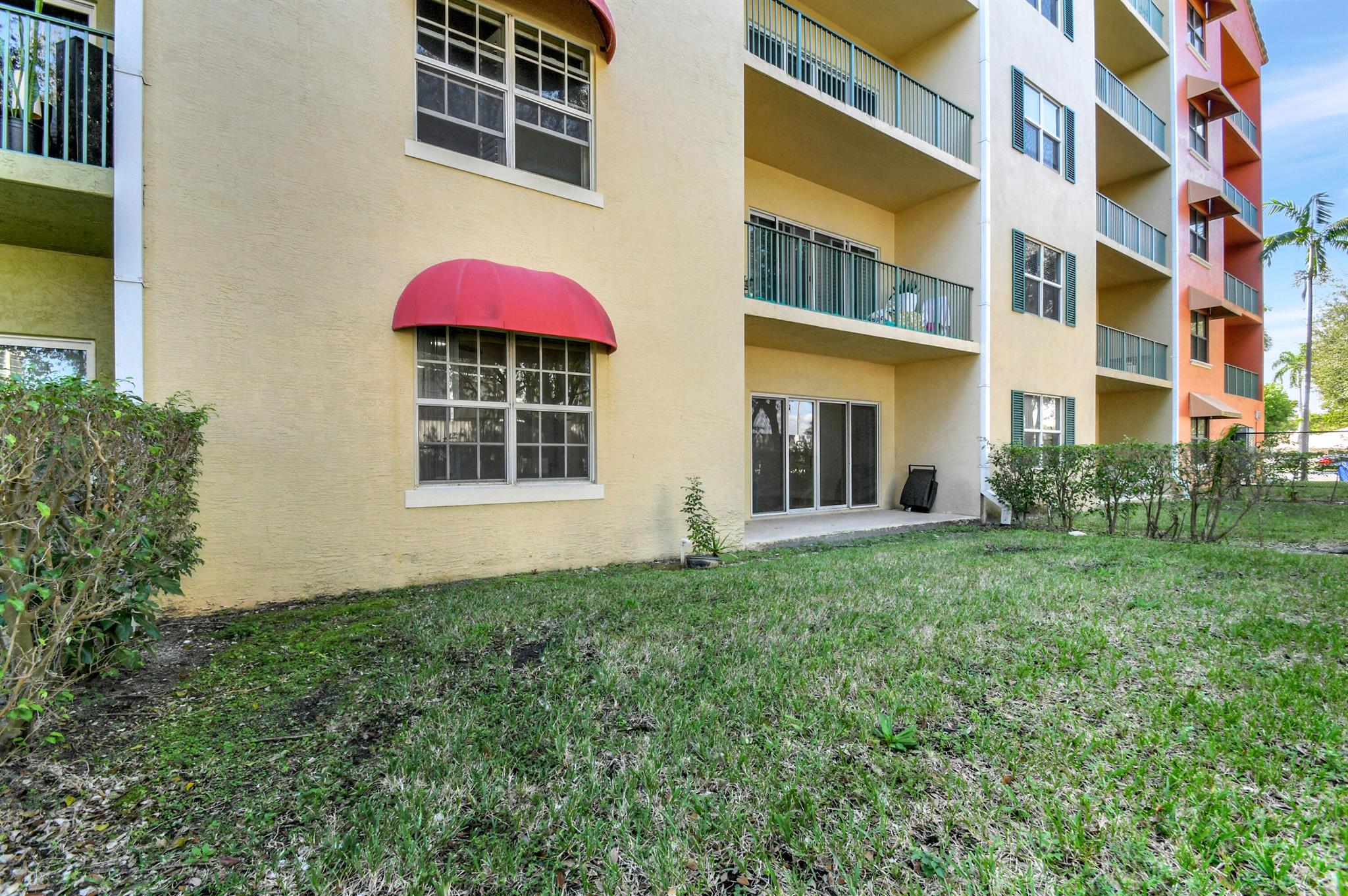 1640 Presidential Way #105,West Palm Beach, FL 33401
