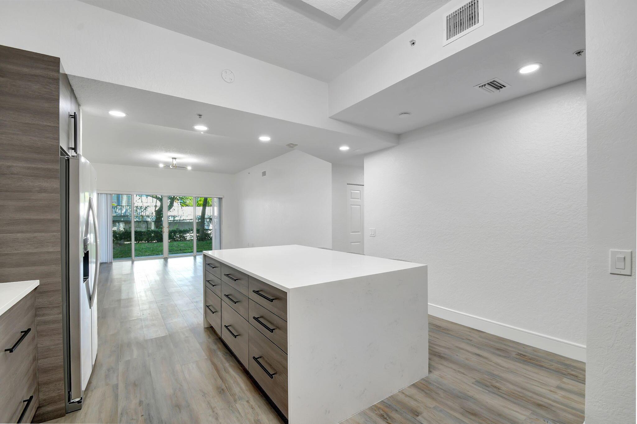 1640 Presidential Way #105,West Palm Beach, FL 33401