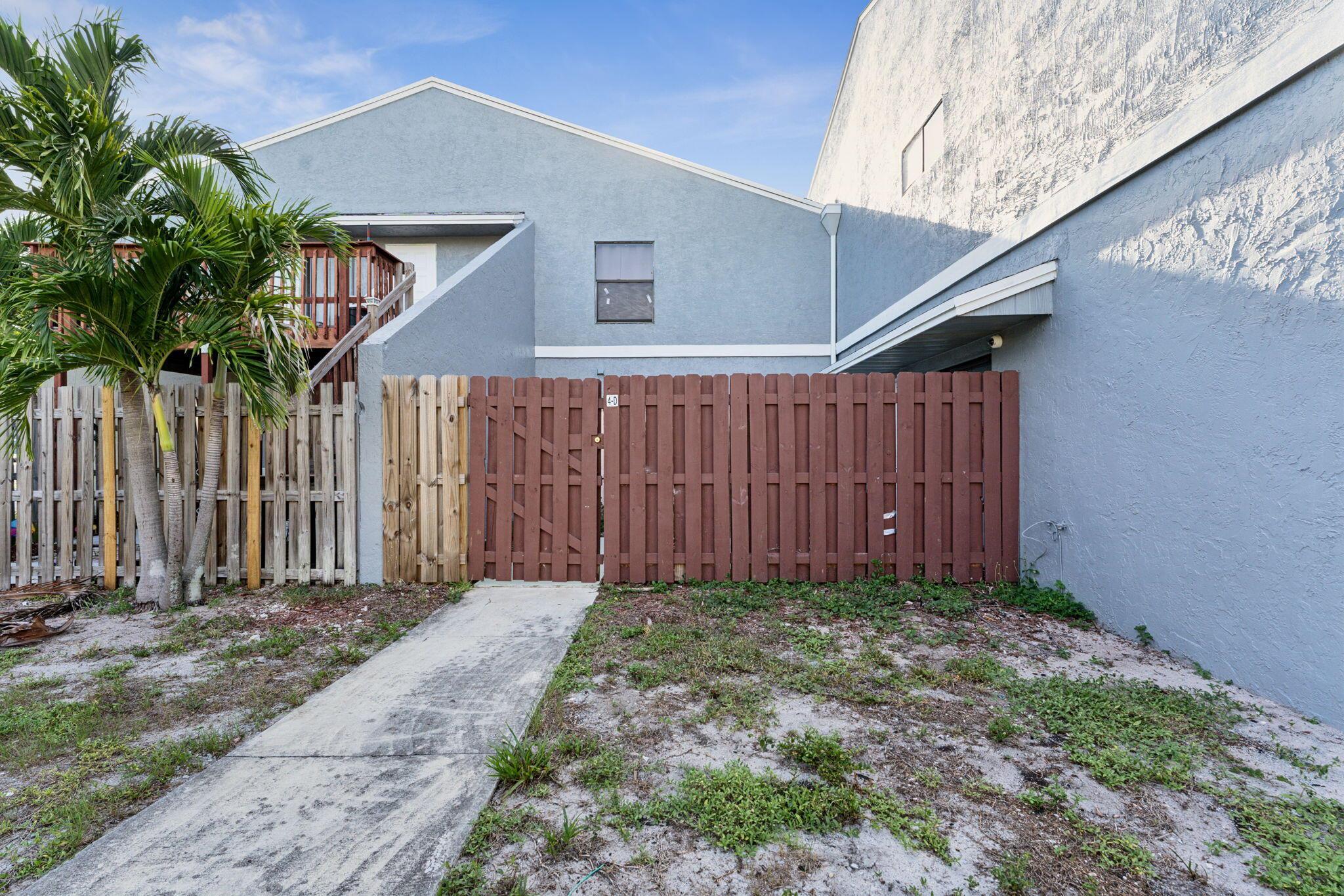 4 Crossings Cir #D