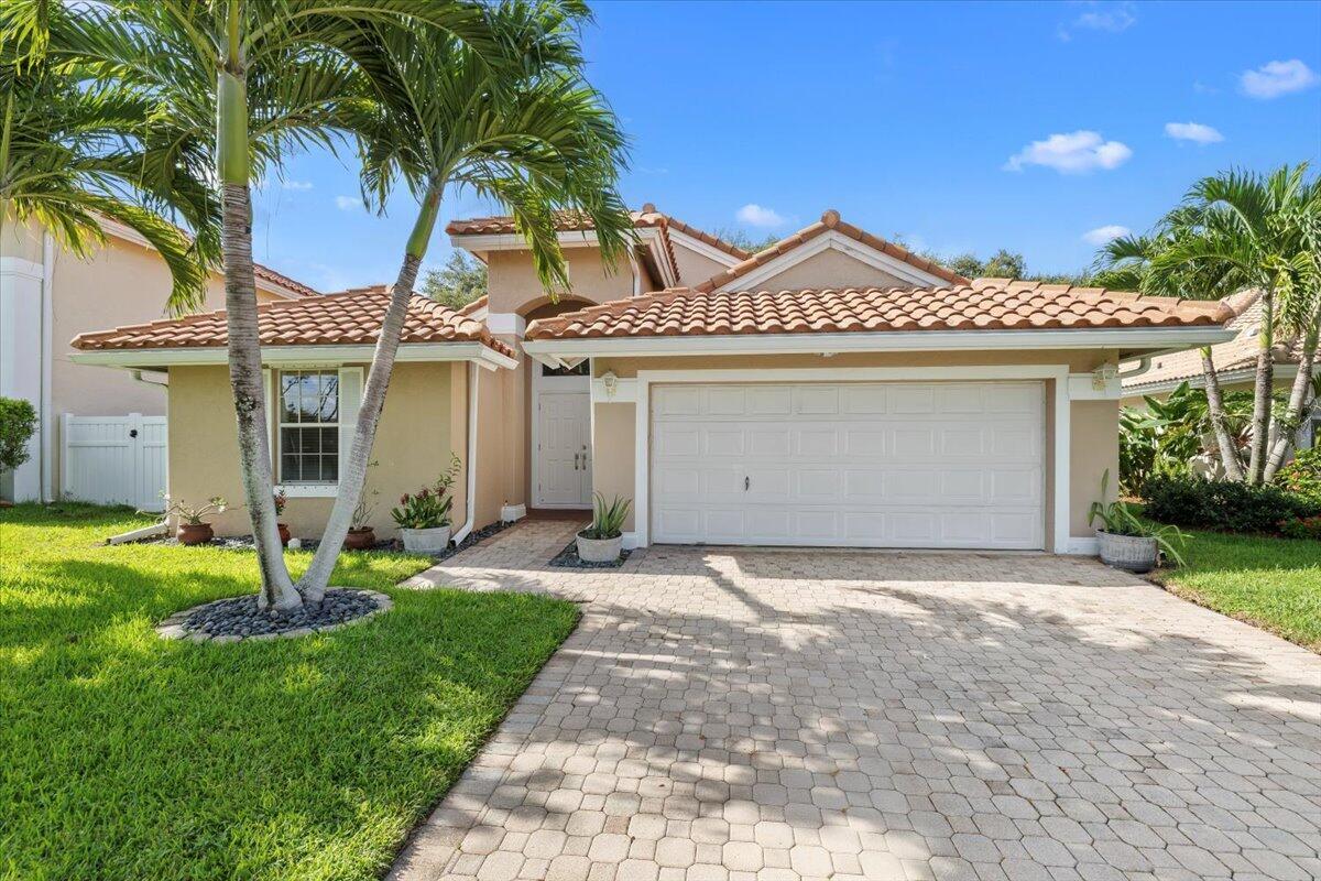 10 Valencia Dr