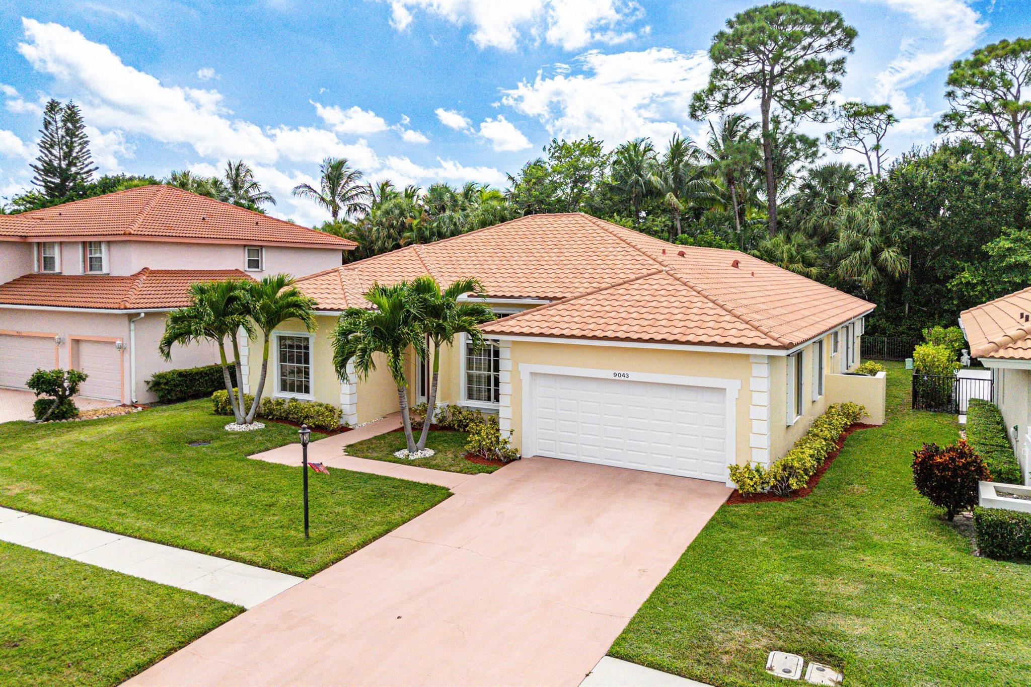9043 Cypress Holw Dr