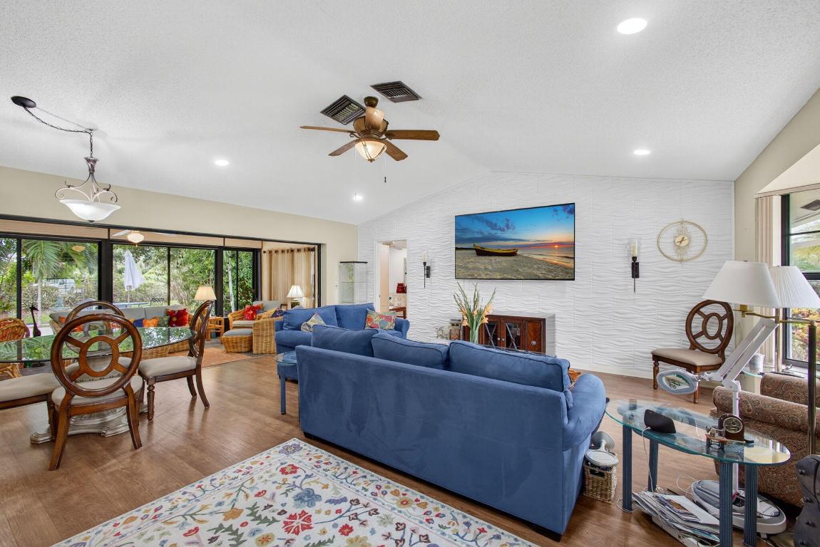 9472 SE Little Clb Way Jupiter, FL 33469