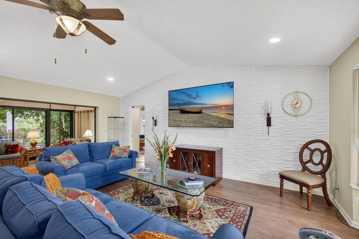 9472 SE Little Clb Way Jupiter, FL 33469