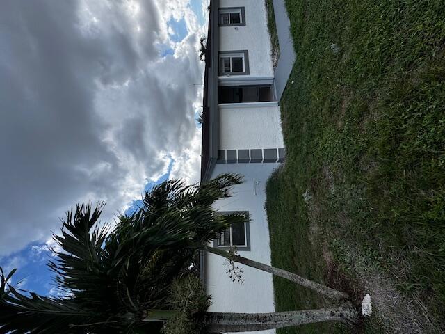 960 NW 34th Ter