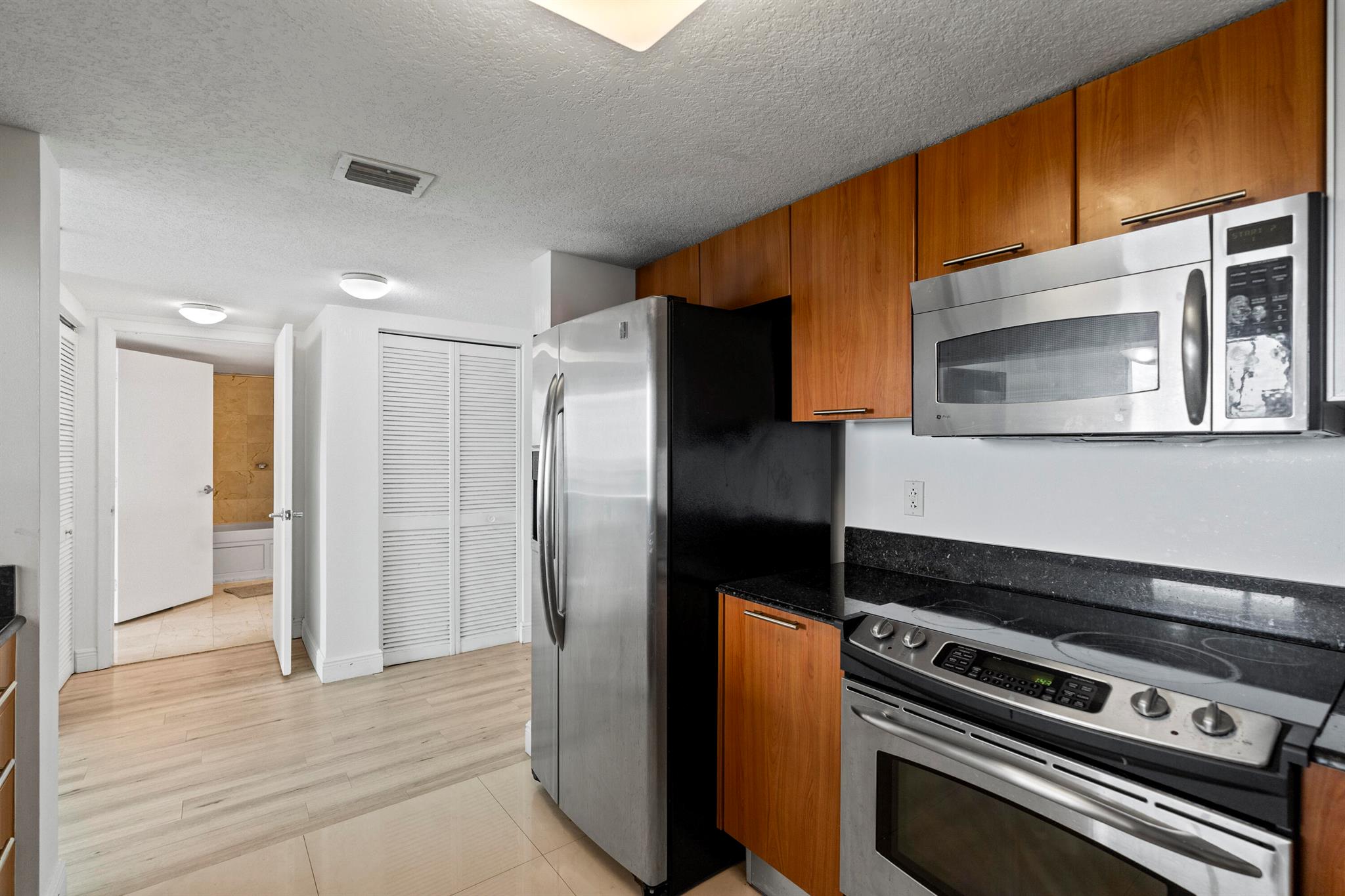 image 1800 Club Condo9