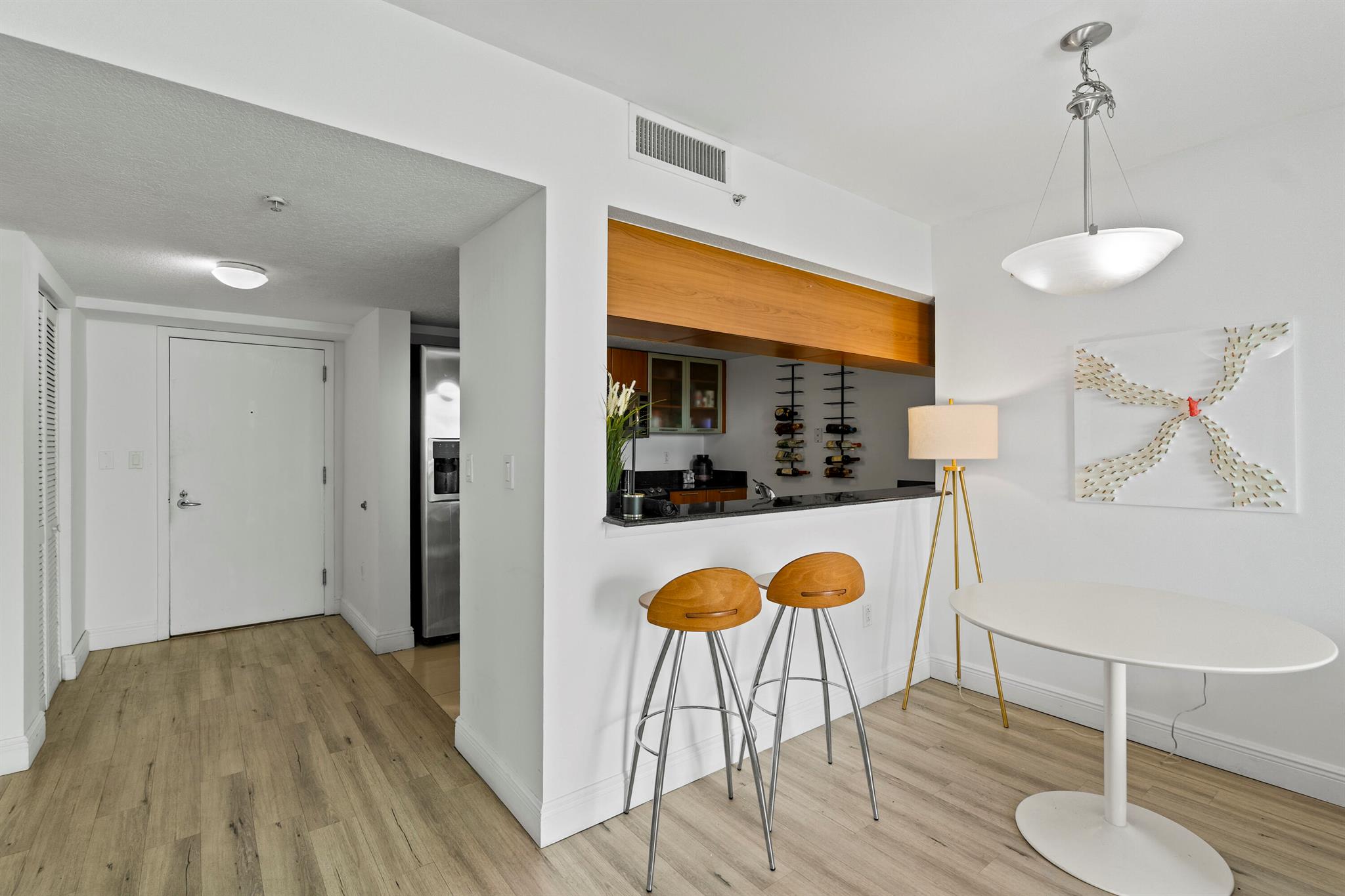 image 1800 Club Condo11