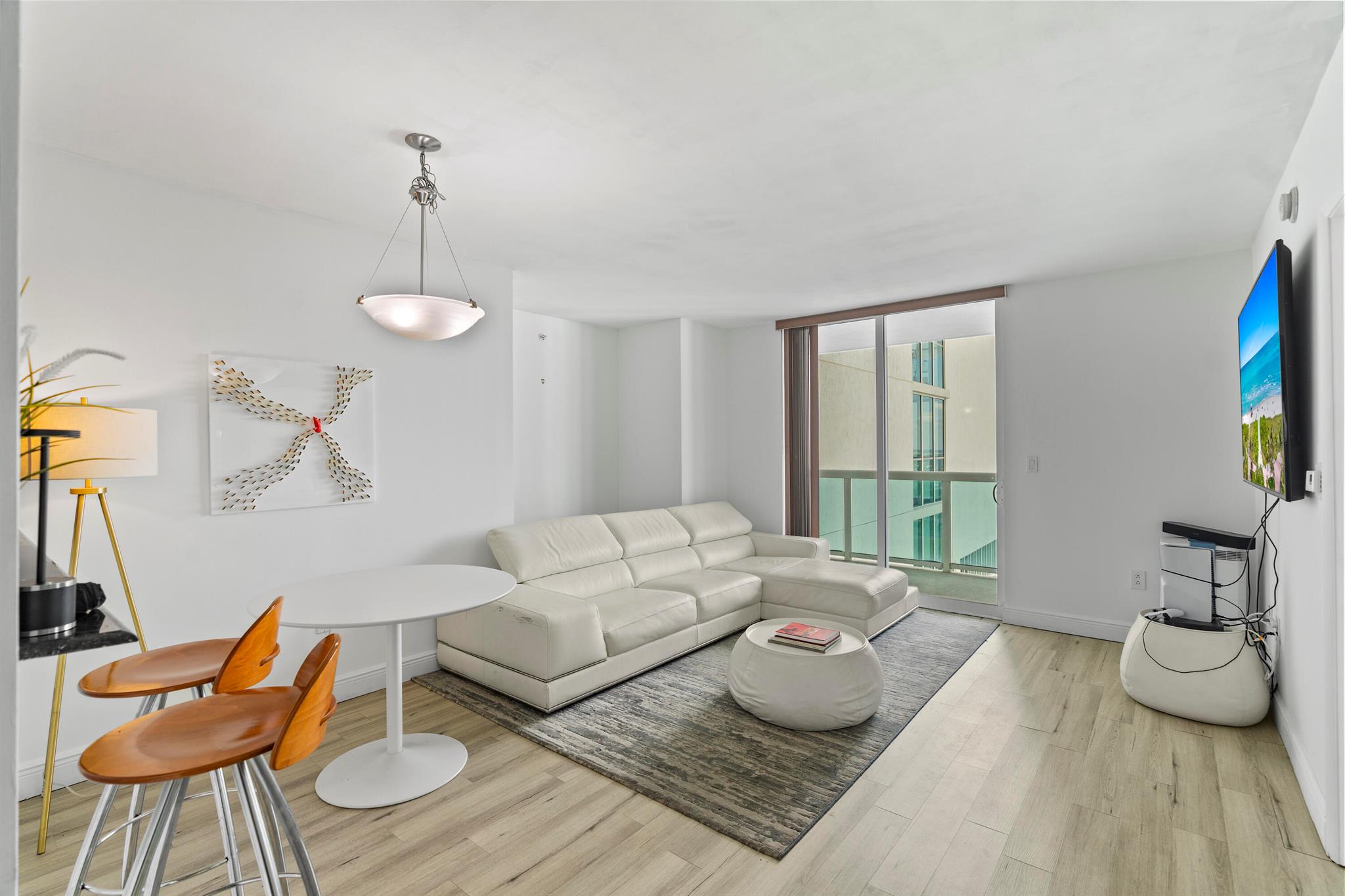 image 1800 Club Condo12