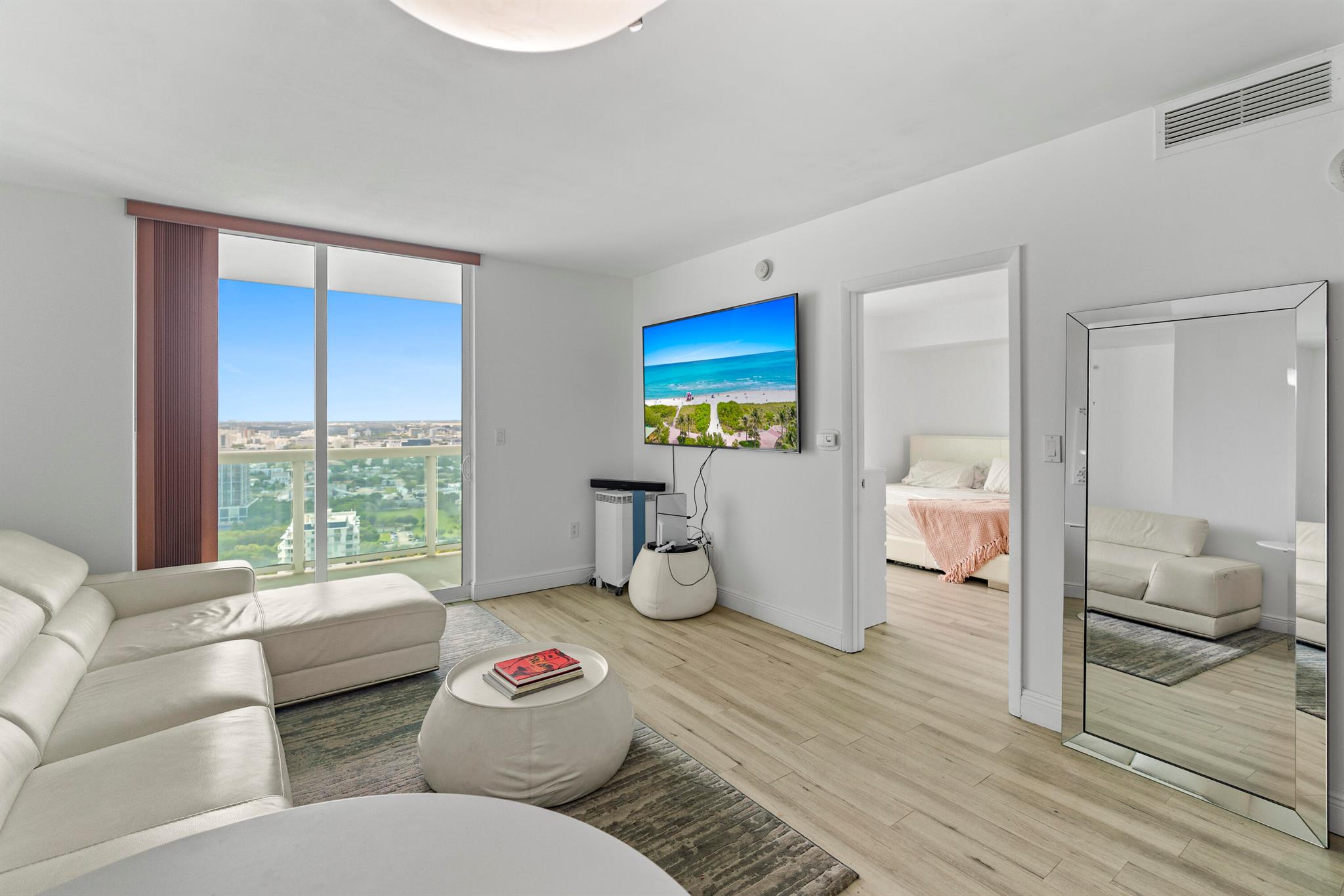 image 1800 Club Condo14