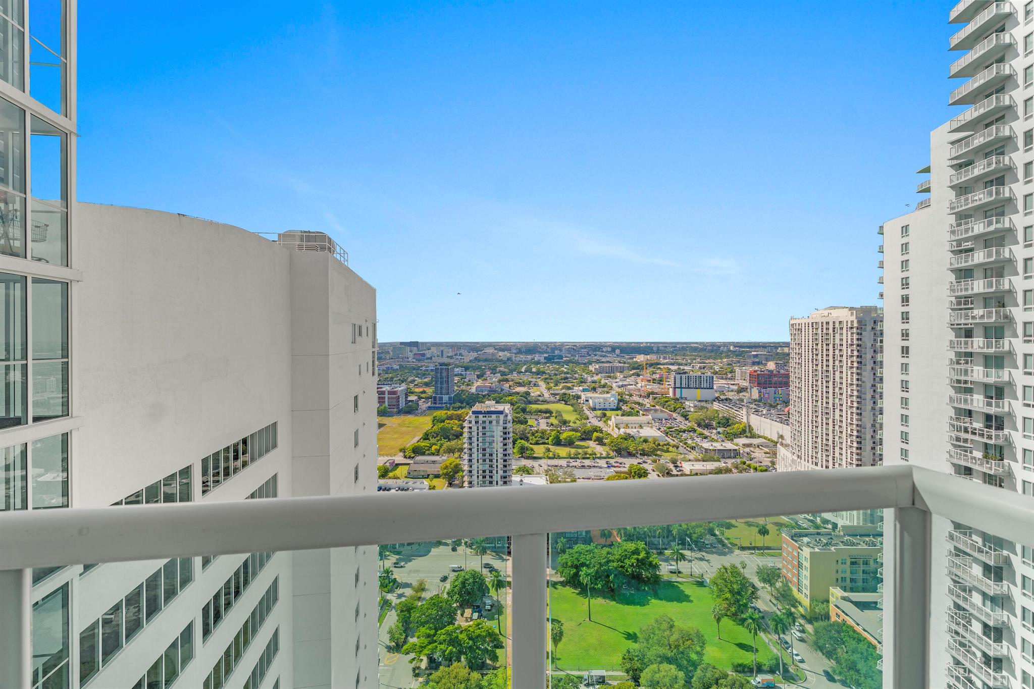 image 1800 Club Condo16