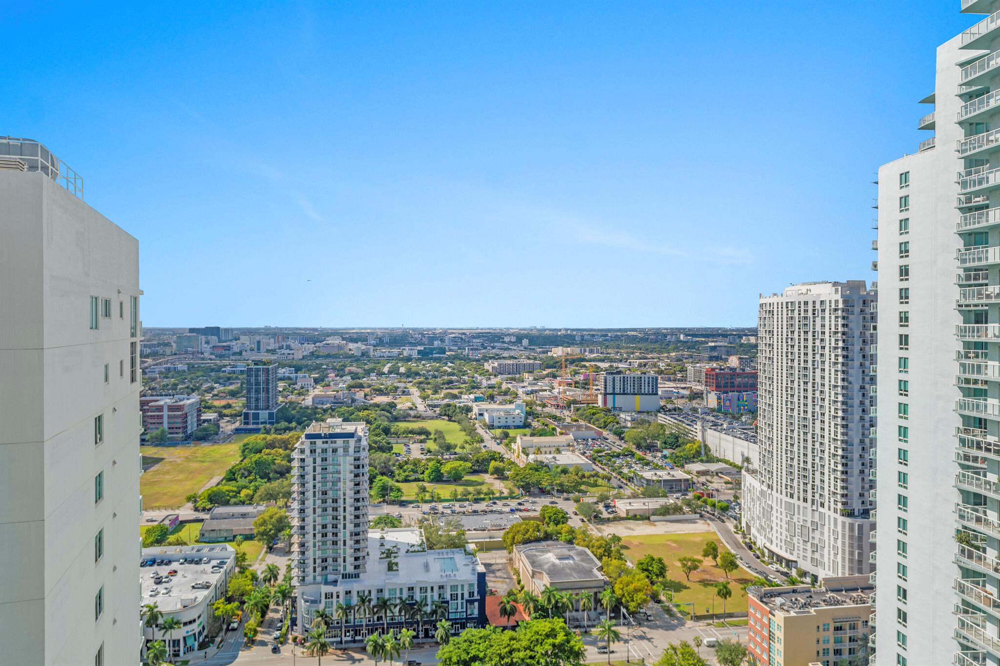 image 1800 Club Condo17