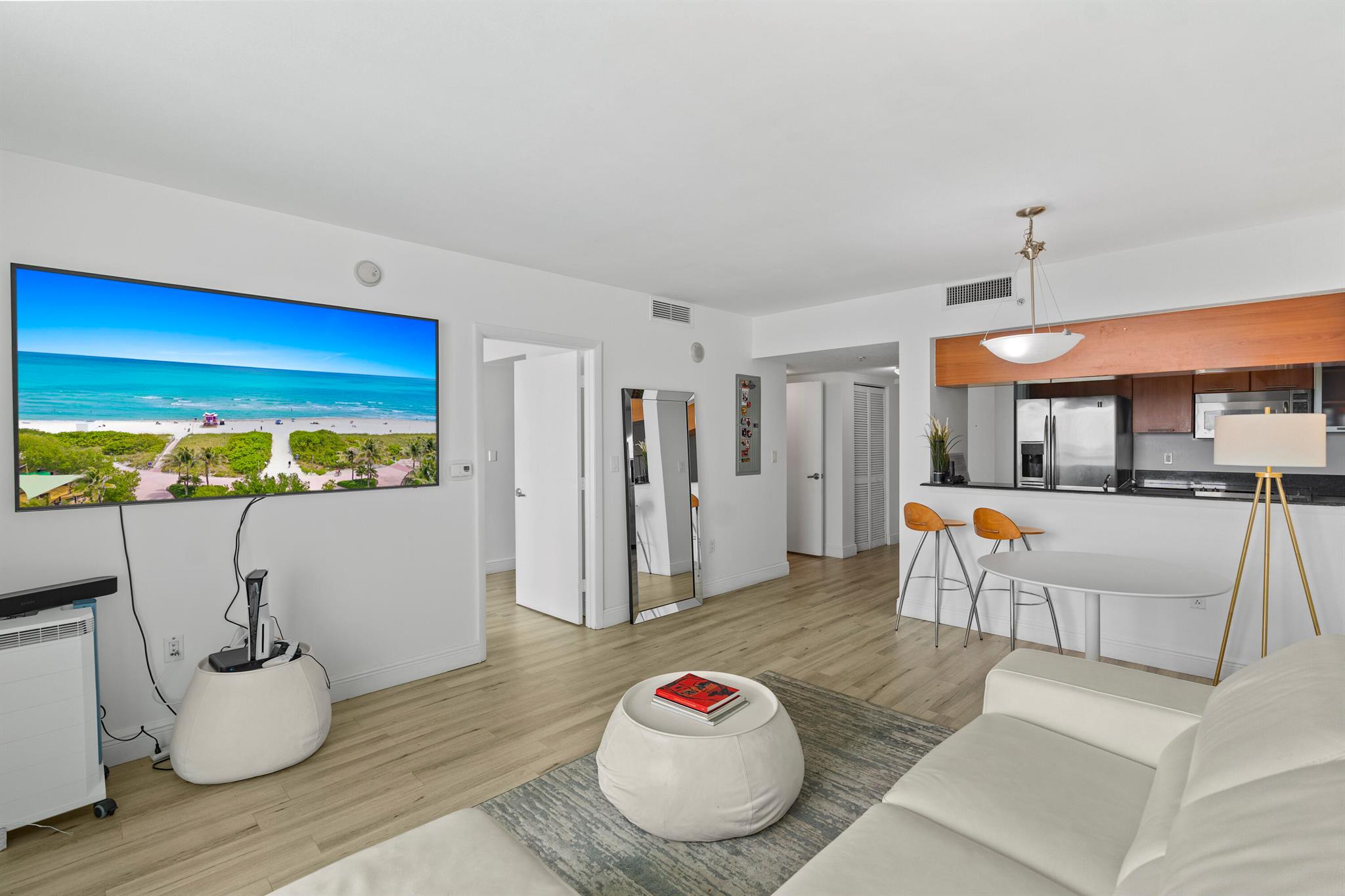 image 1800 Club Condo20