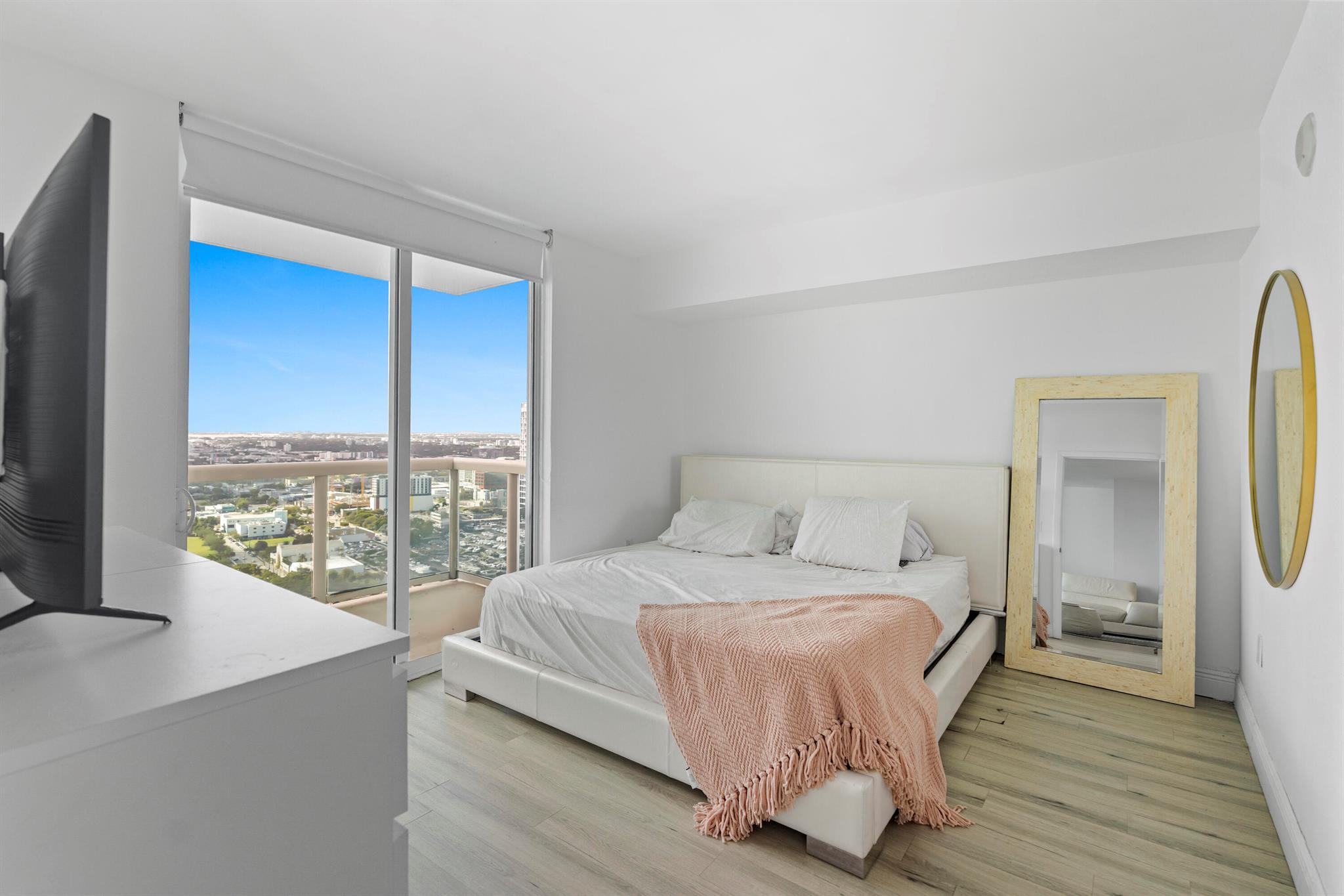 image 1800 Club Condo22