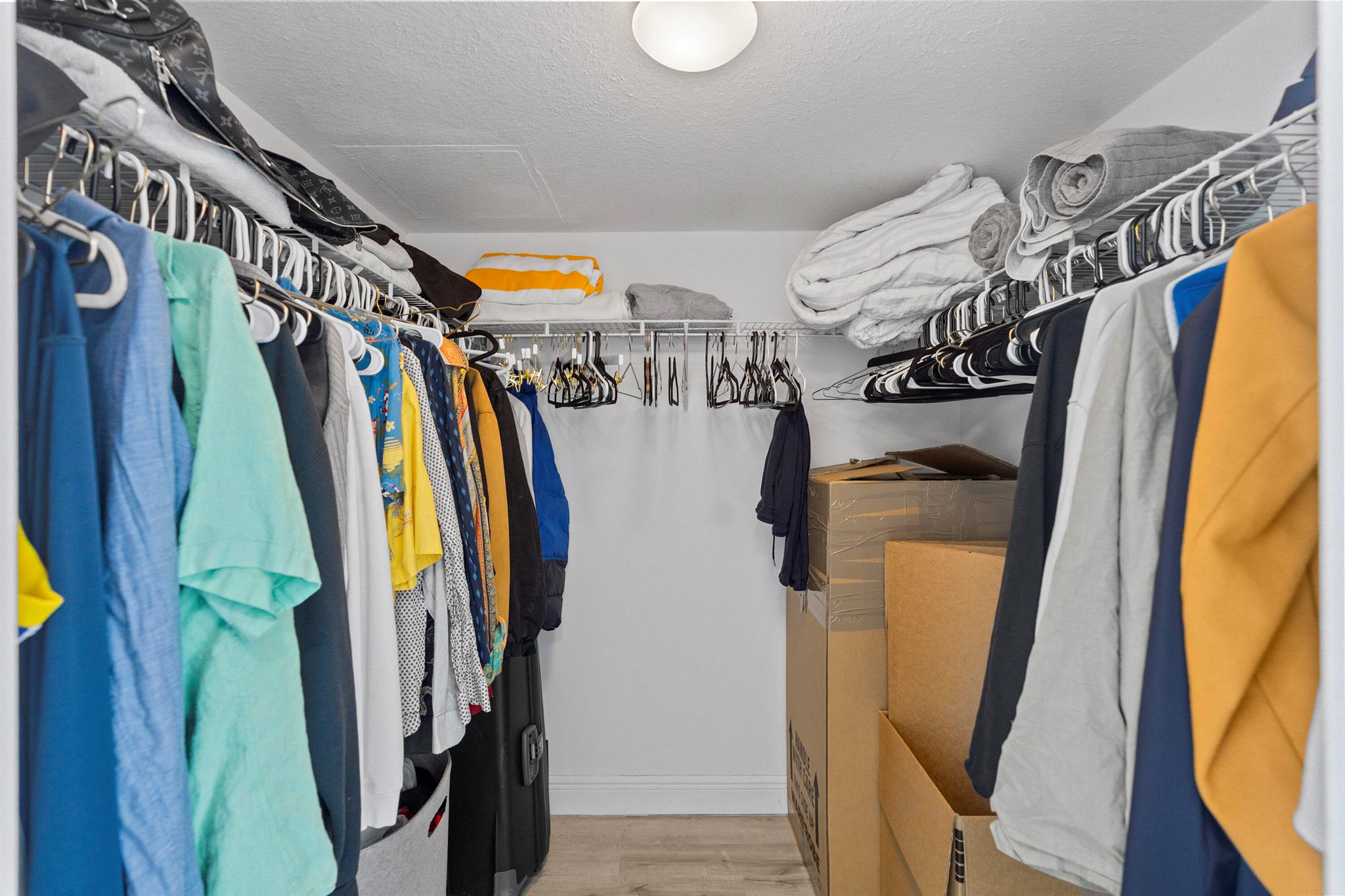 image 1800 Club Condo24