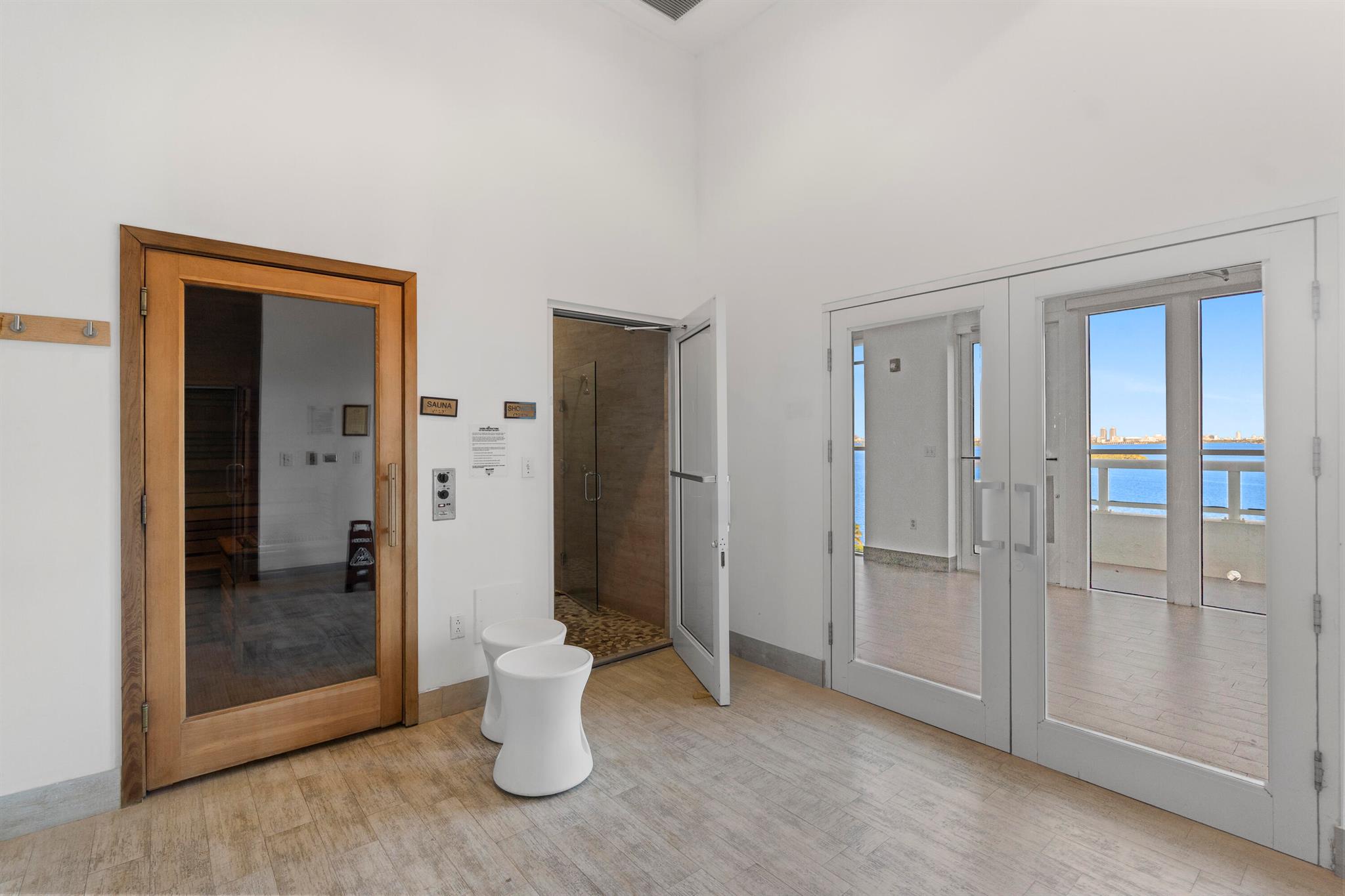 image 1800 Club Condo34