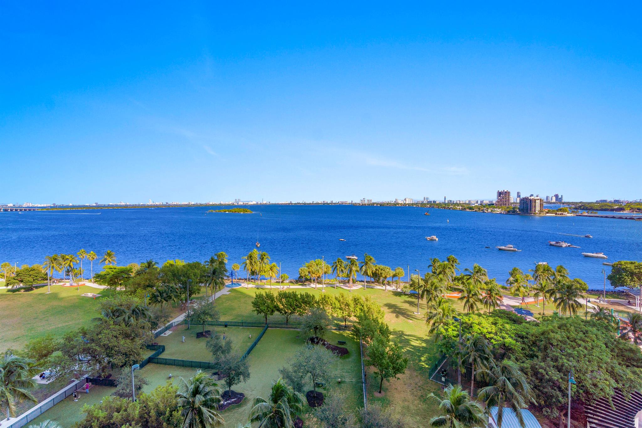 image 1800 Club Condo36