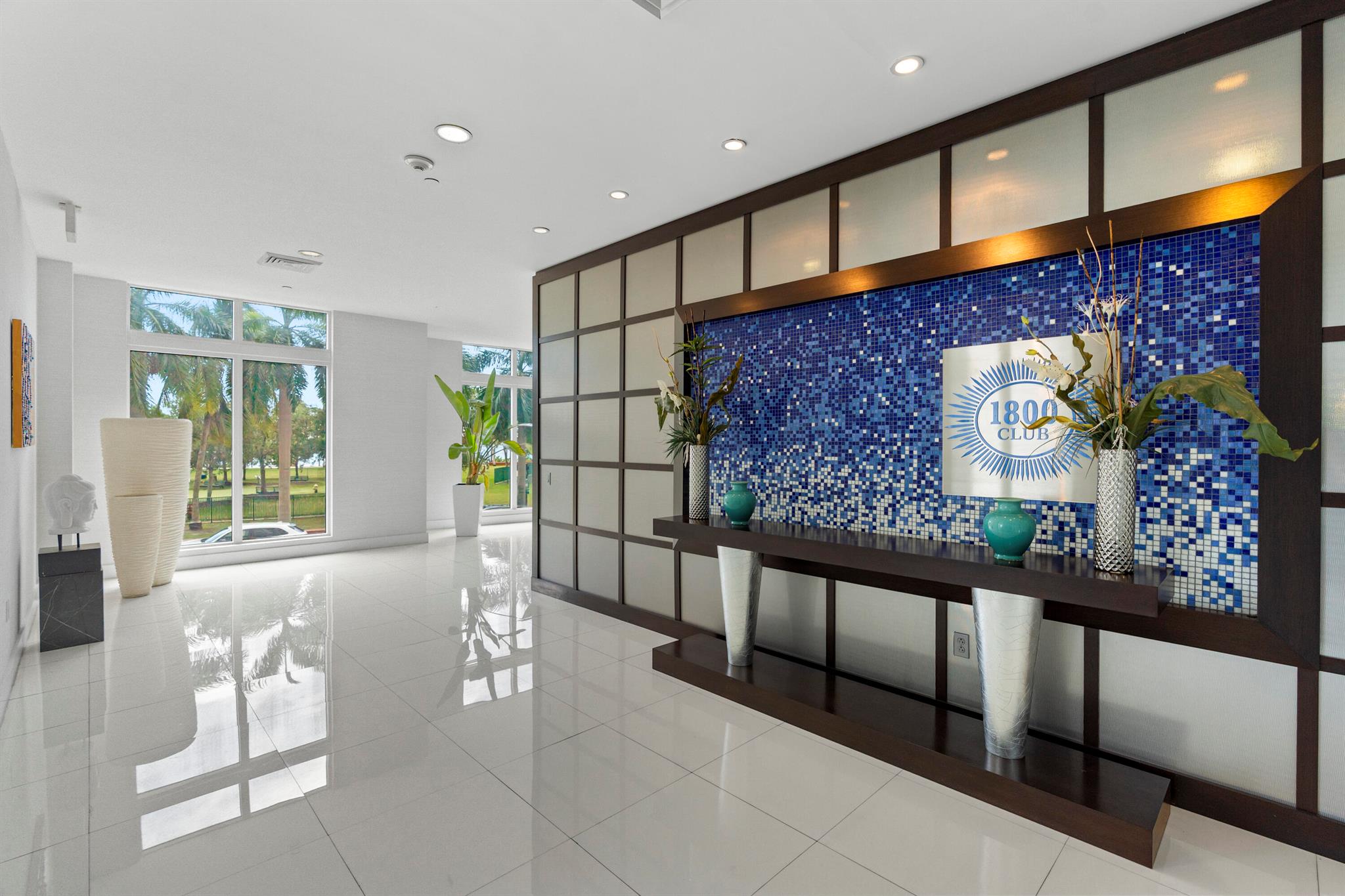 image 1800 Club Condo4