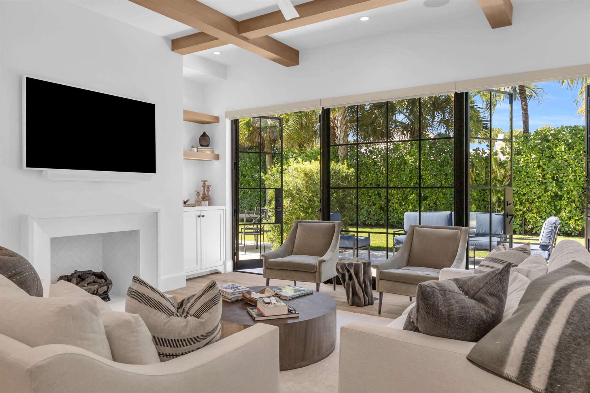 44 S Beach Rd Jupiter Island, FL 33455