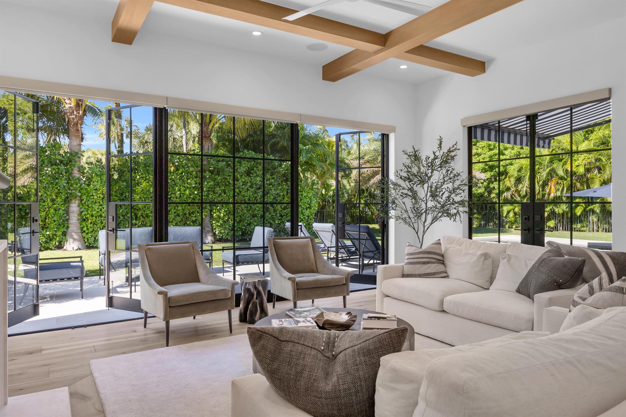 44 S Beach Rd Jupiter Island, FL 33455