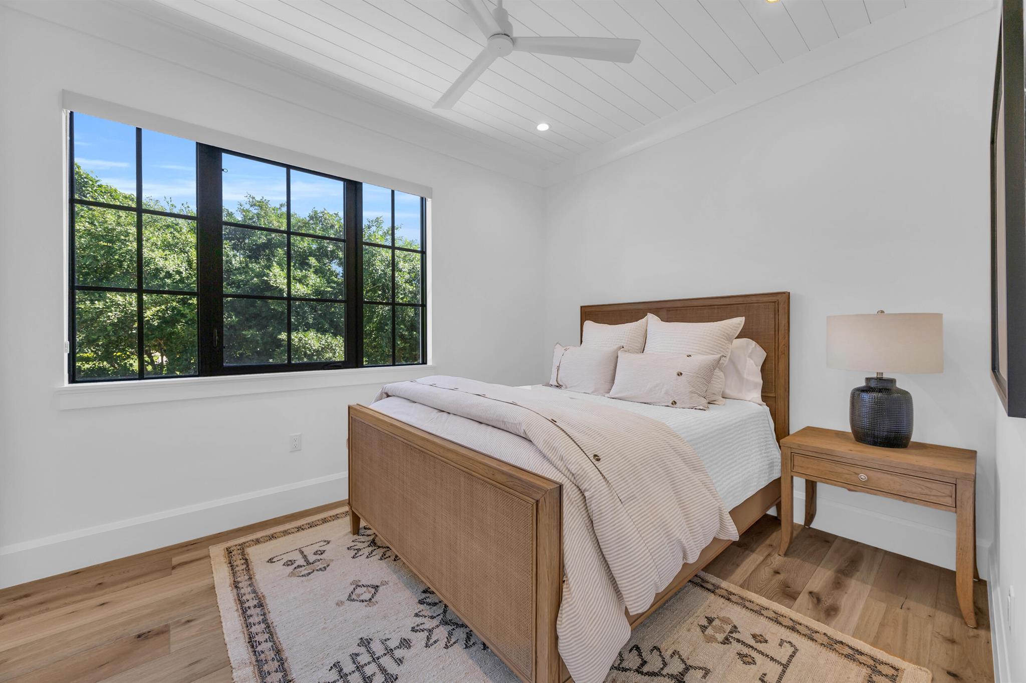 44 S Beach Rd Jupiter Island, FL 33455