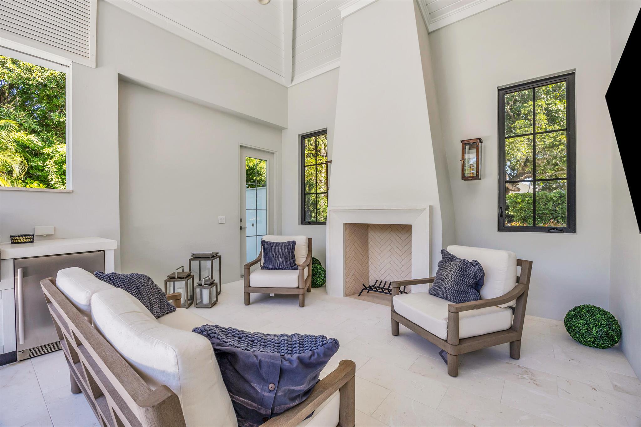 44 S Beach Rd Jupiter Island, FL 33455