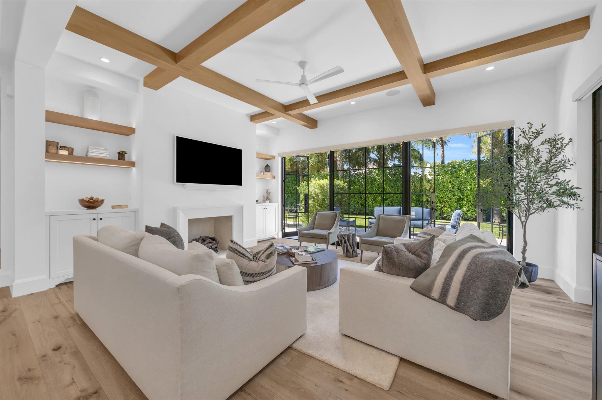 44 S Beach Rd Jupiter Island, FL 33455