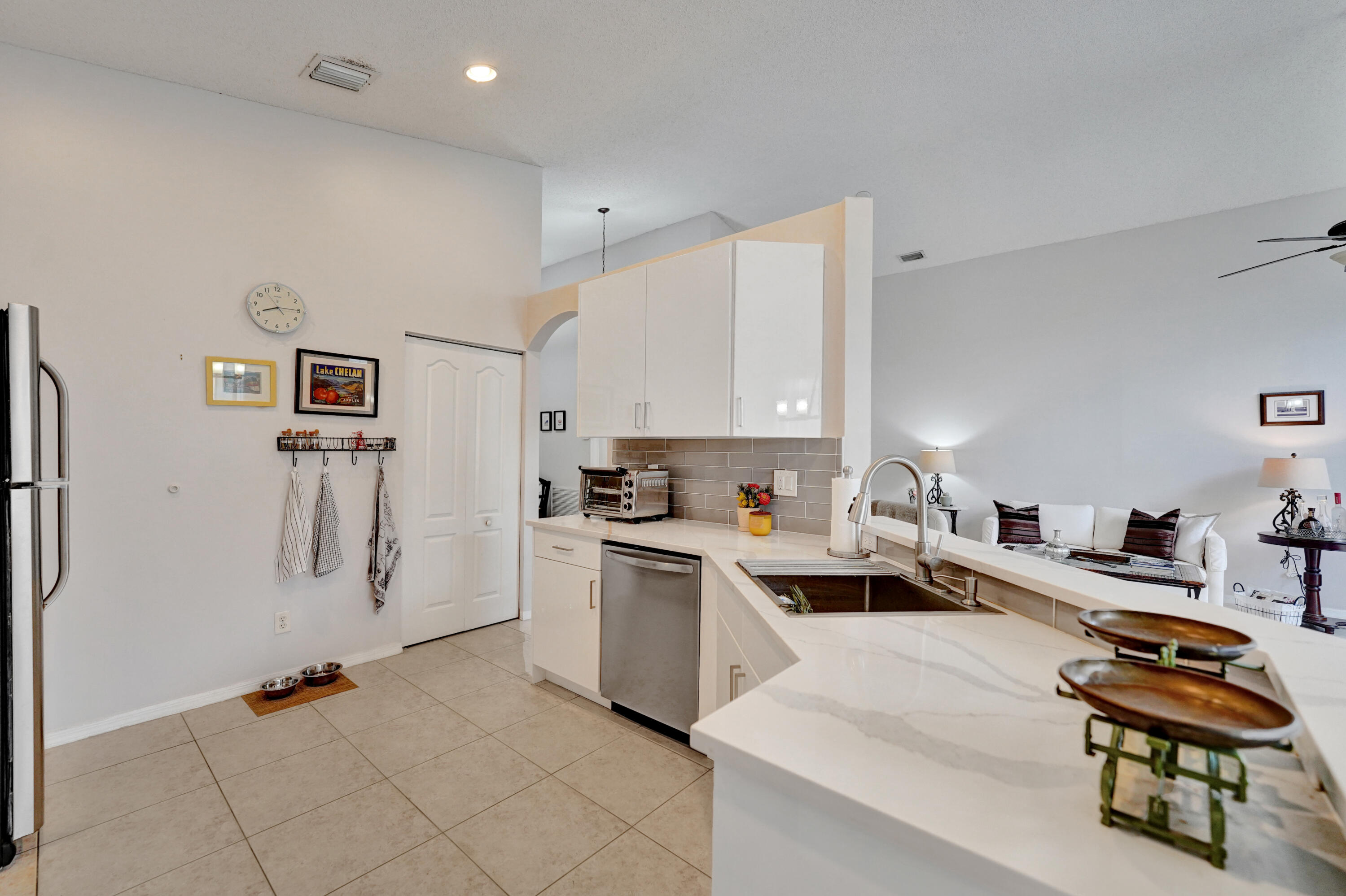 19405 SW 67th Pembroke Pines, FL 33332