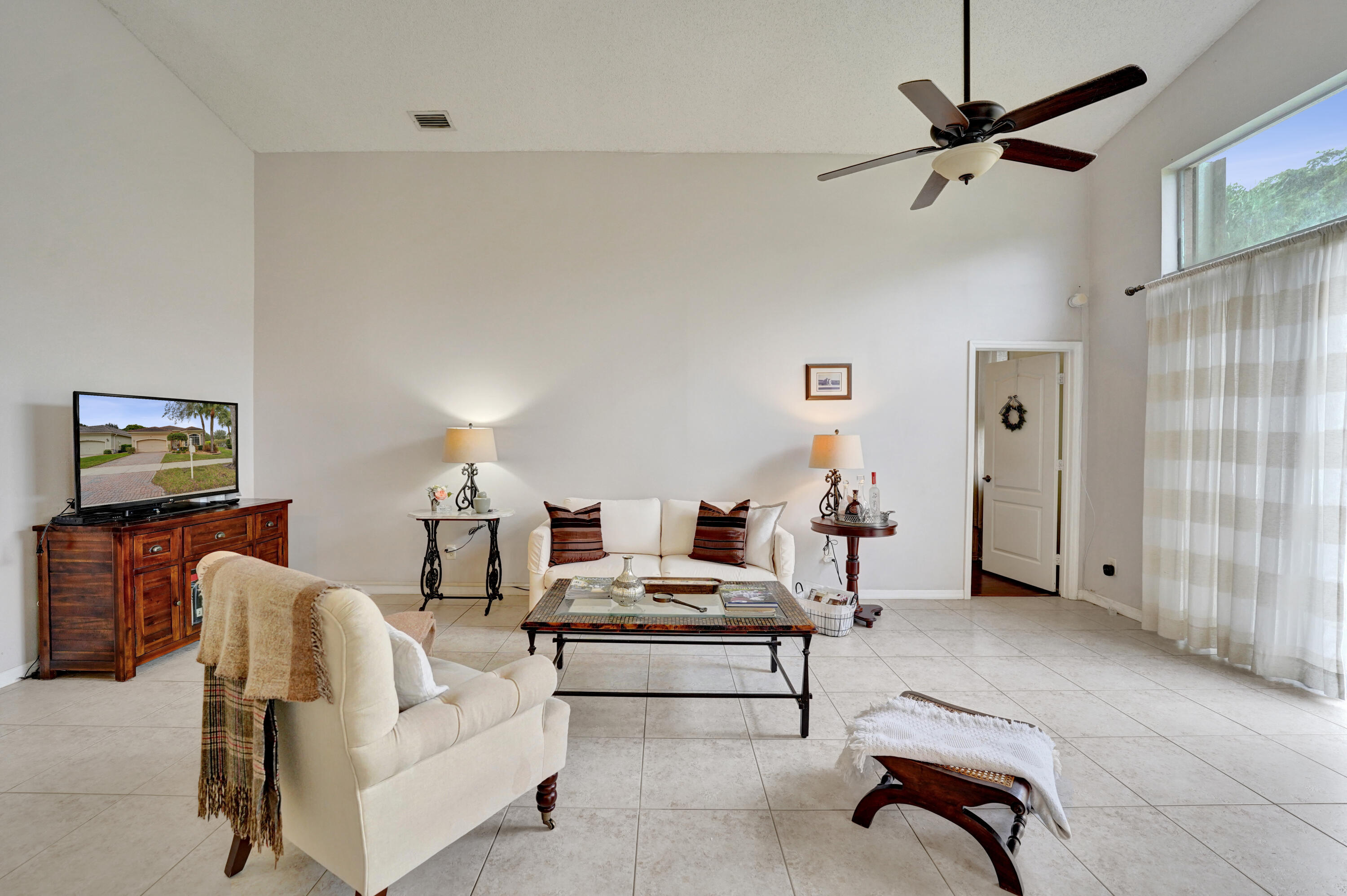 19405 SW 67th Pembroke Pines, FL 33332