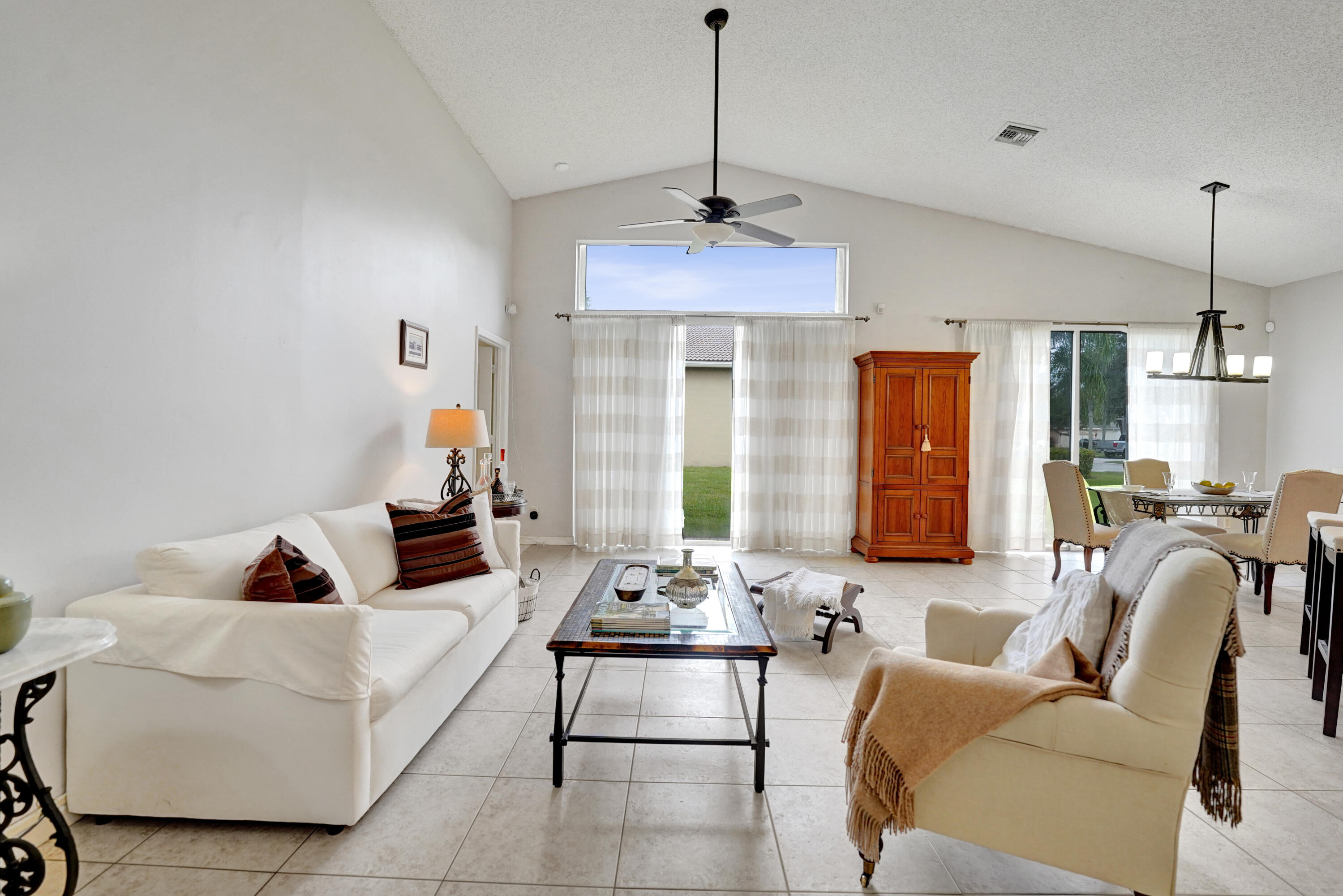 19405 SW 67th Pembroke Pines, FL 33332