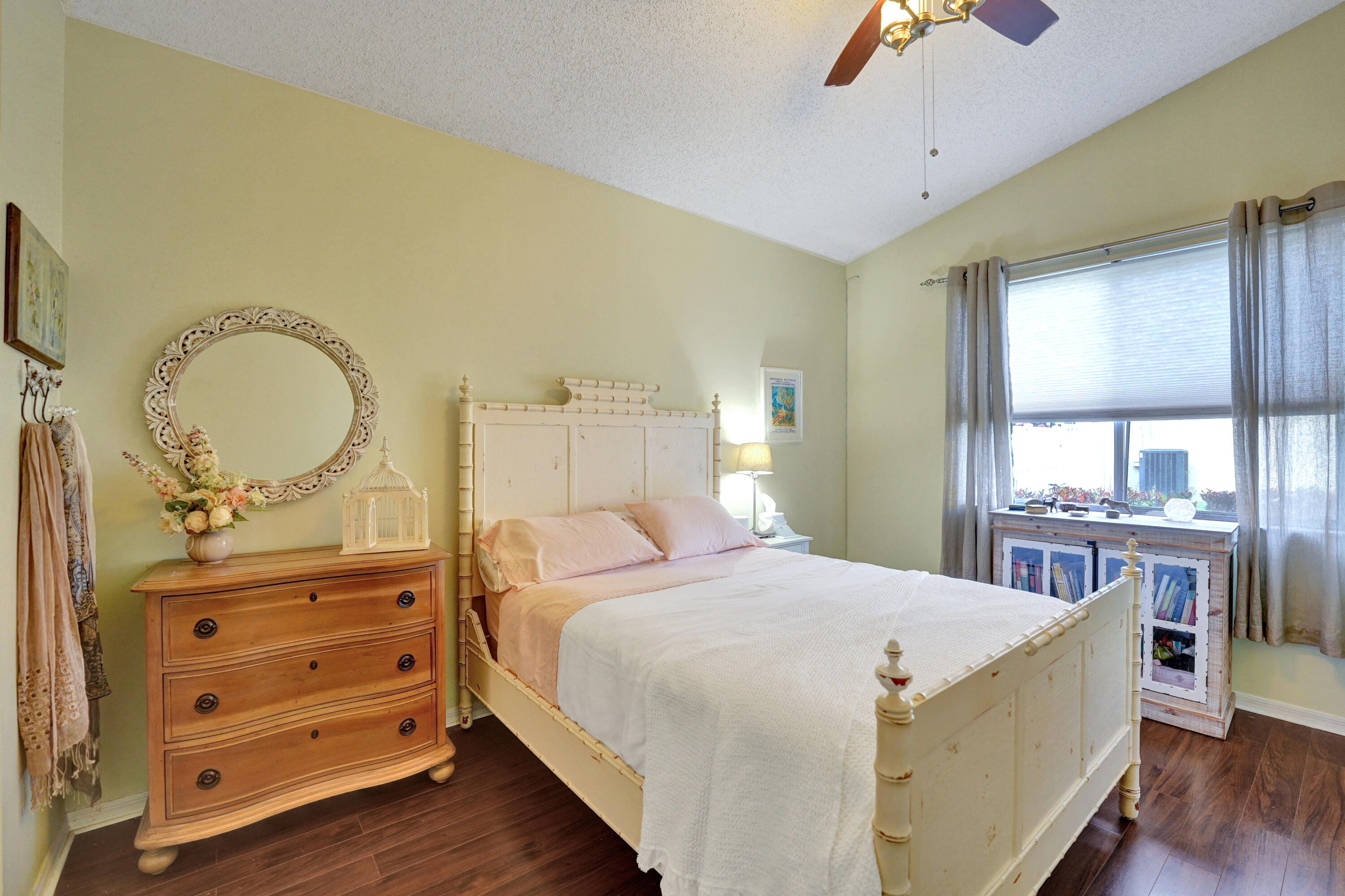 19405 SW 67th Pembroke Pines, FL 33332