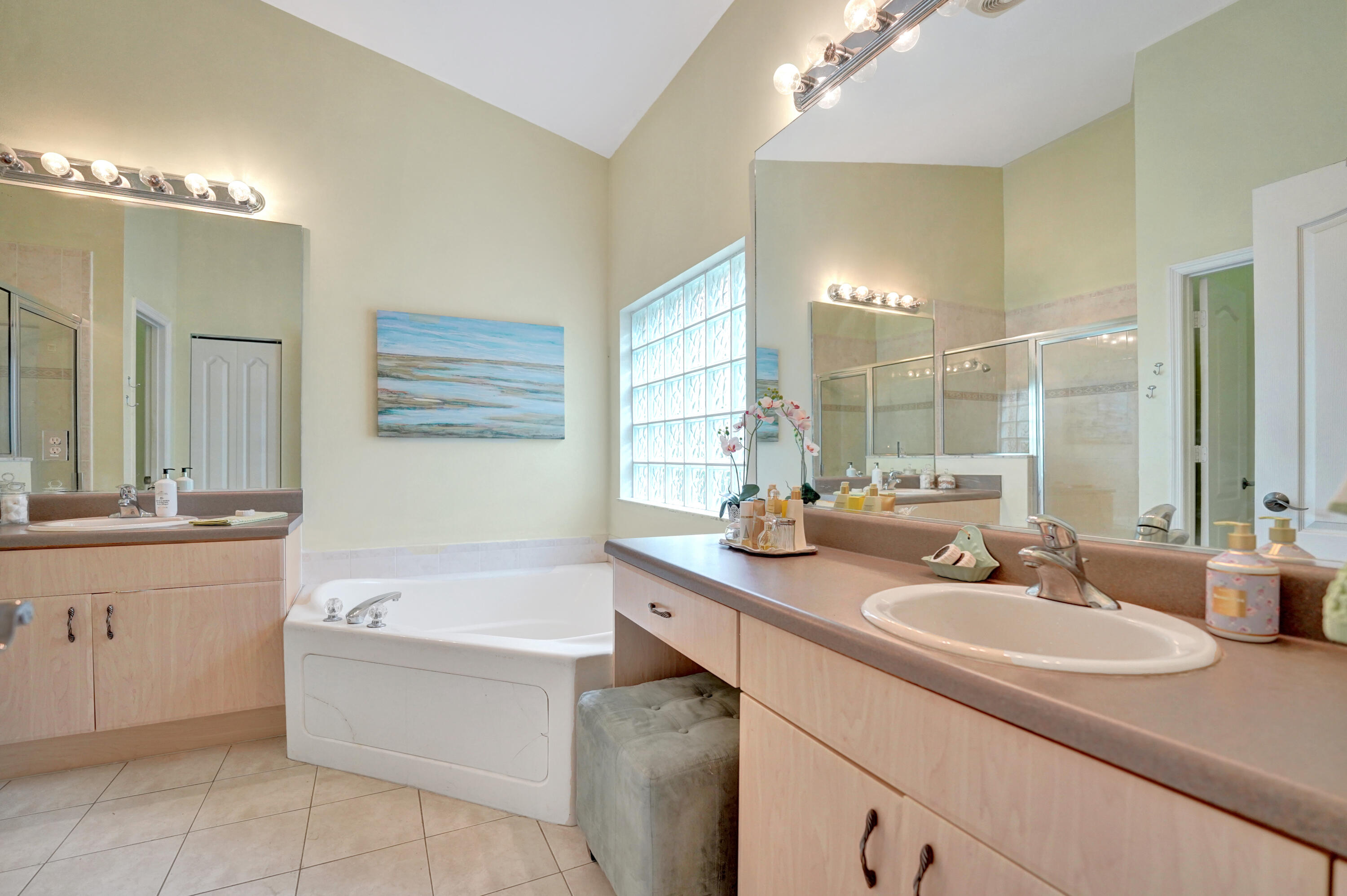 19405 SW 67th Pembroke Pines, FL 33332