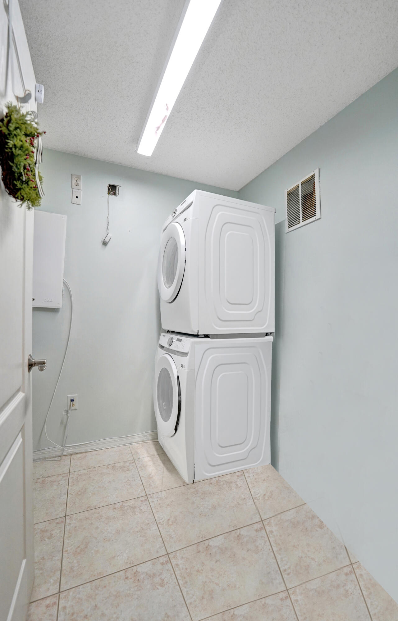 19405 SW 67th Pembroke Pines, FL 33332