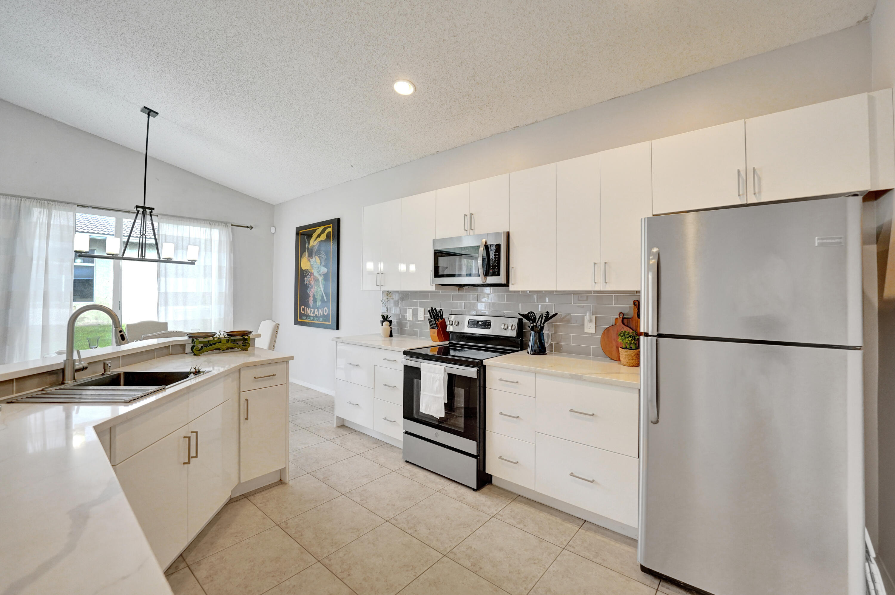 19405 SW 67th Pembroke Pines, FL 33332