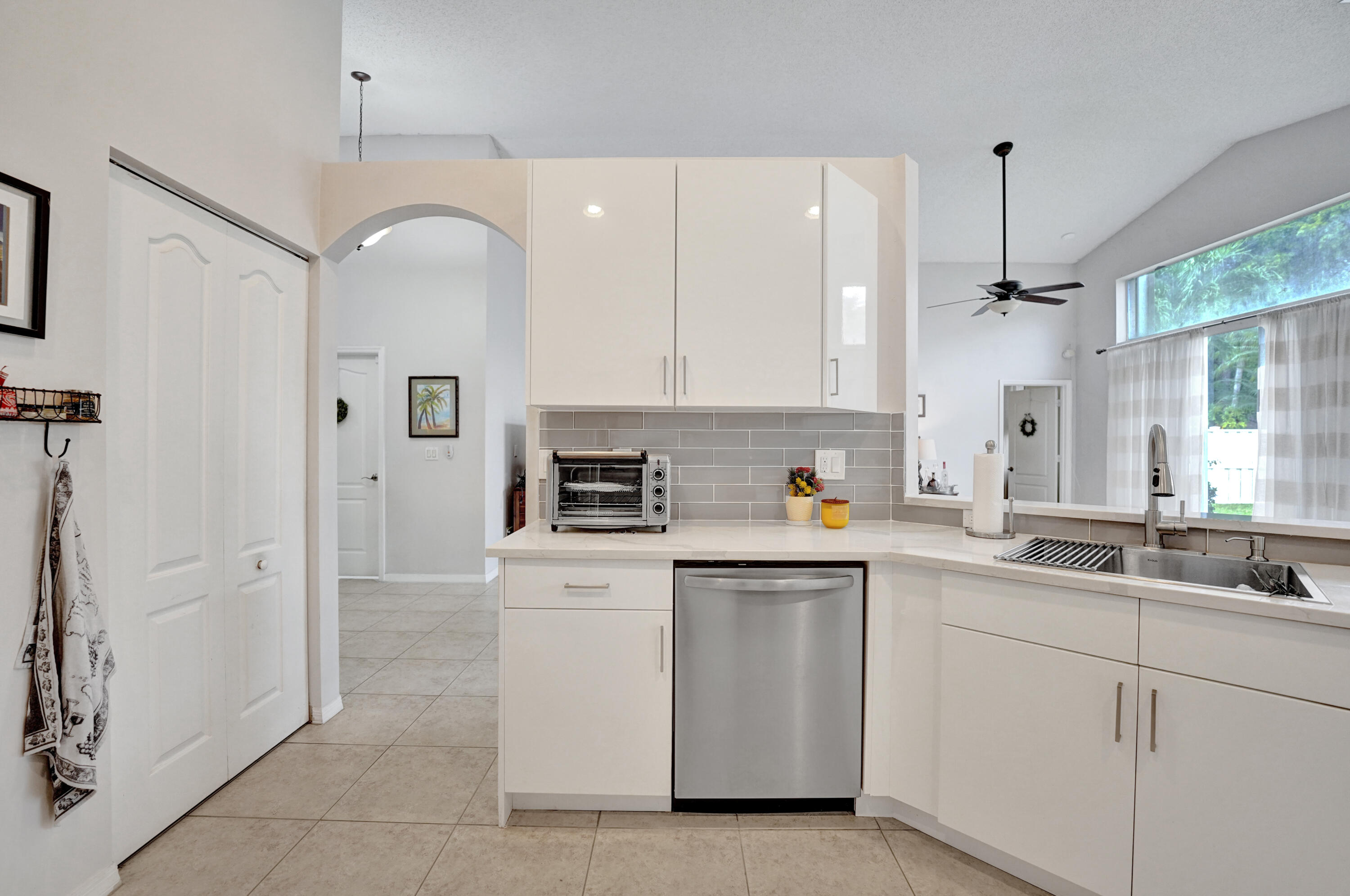 19405 SW 67th Pembroke Pines, FL 33332