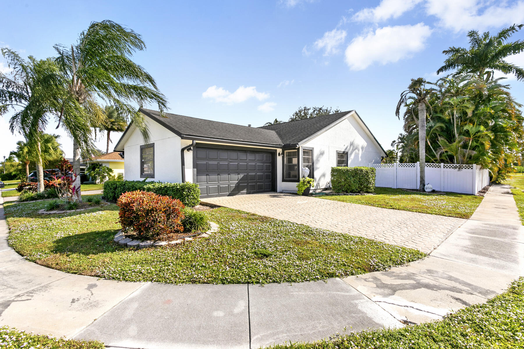 1855 Primrose Ln Wellington, FL 33414