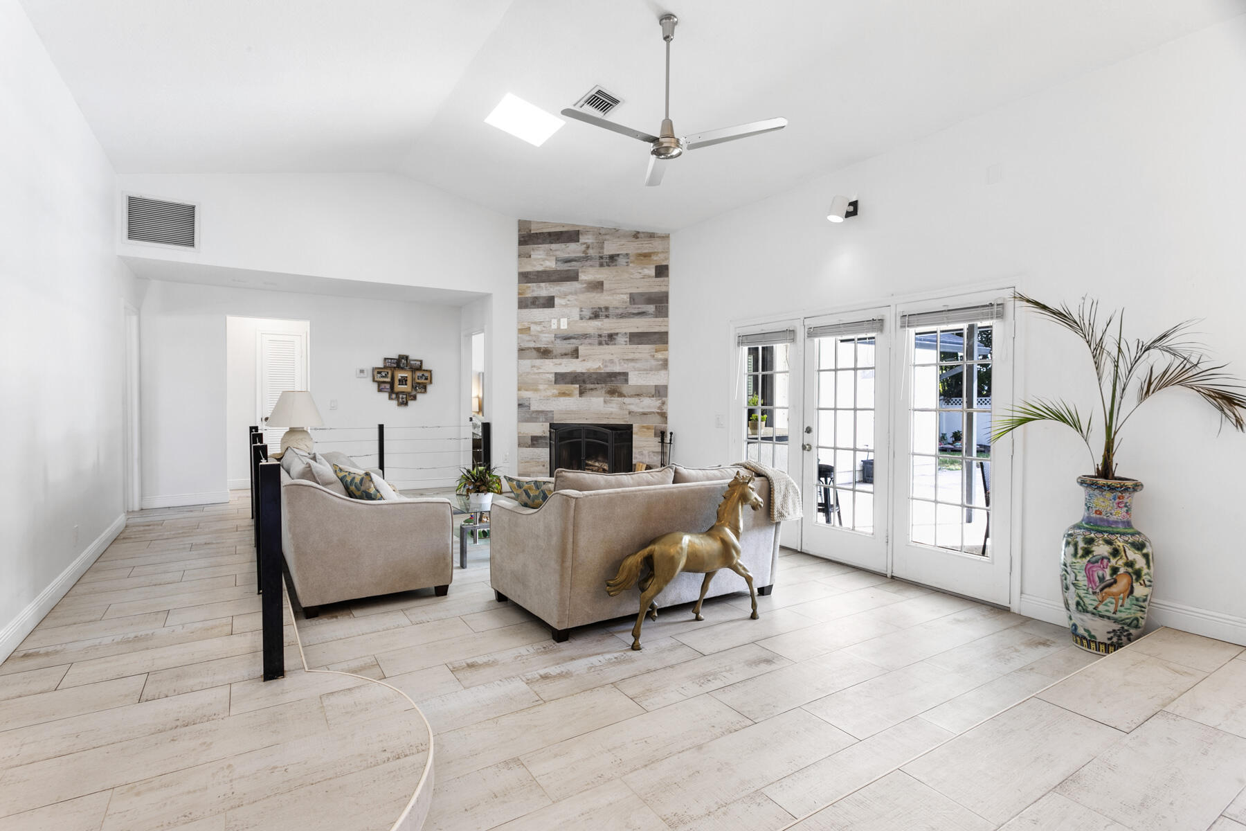 1855 Primrose Ln Wellington, FL 33414