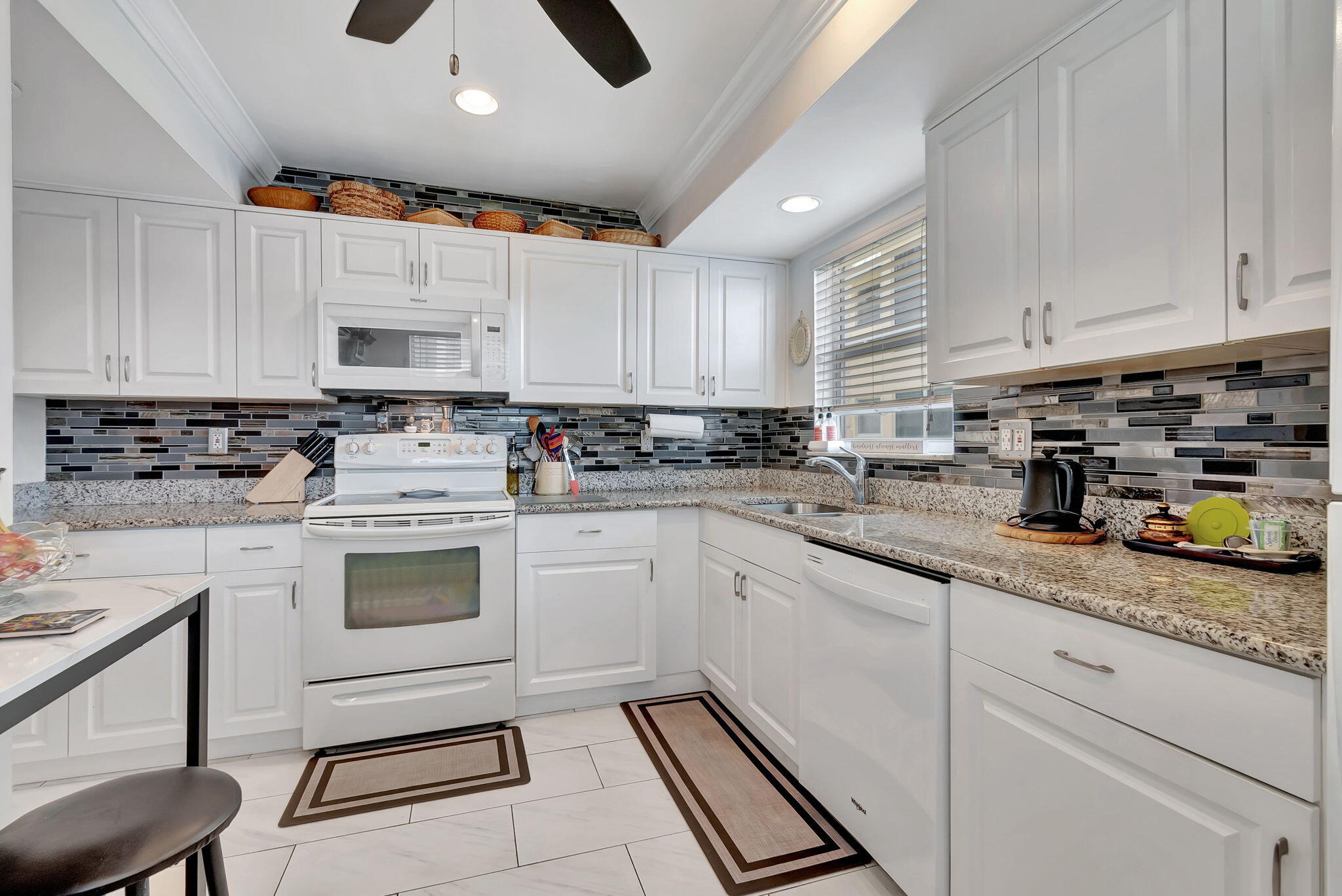 17 Colonial Clb #205 Boynton Beach, FL 33435