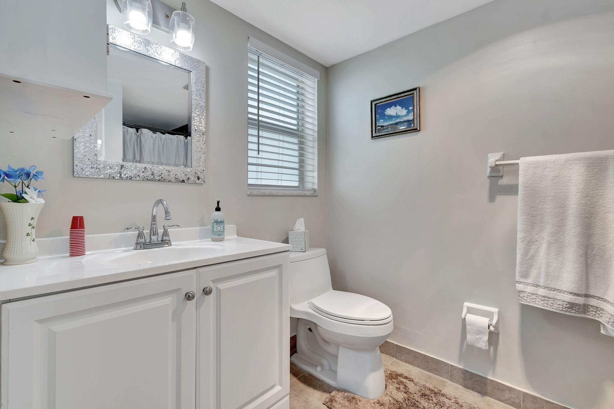 17 Colonial Clb #205 Boynton Beach, FL 33435