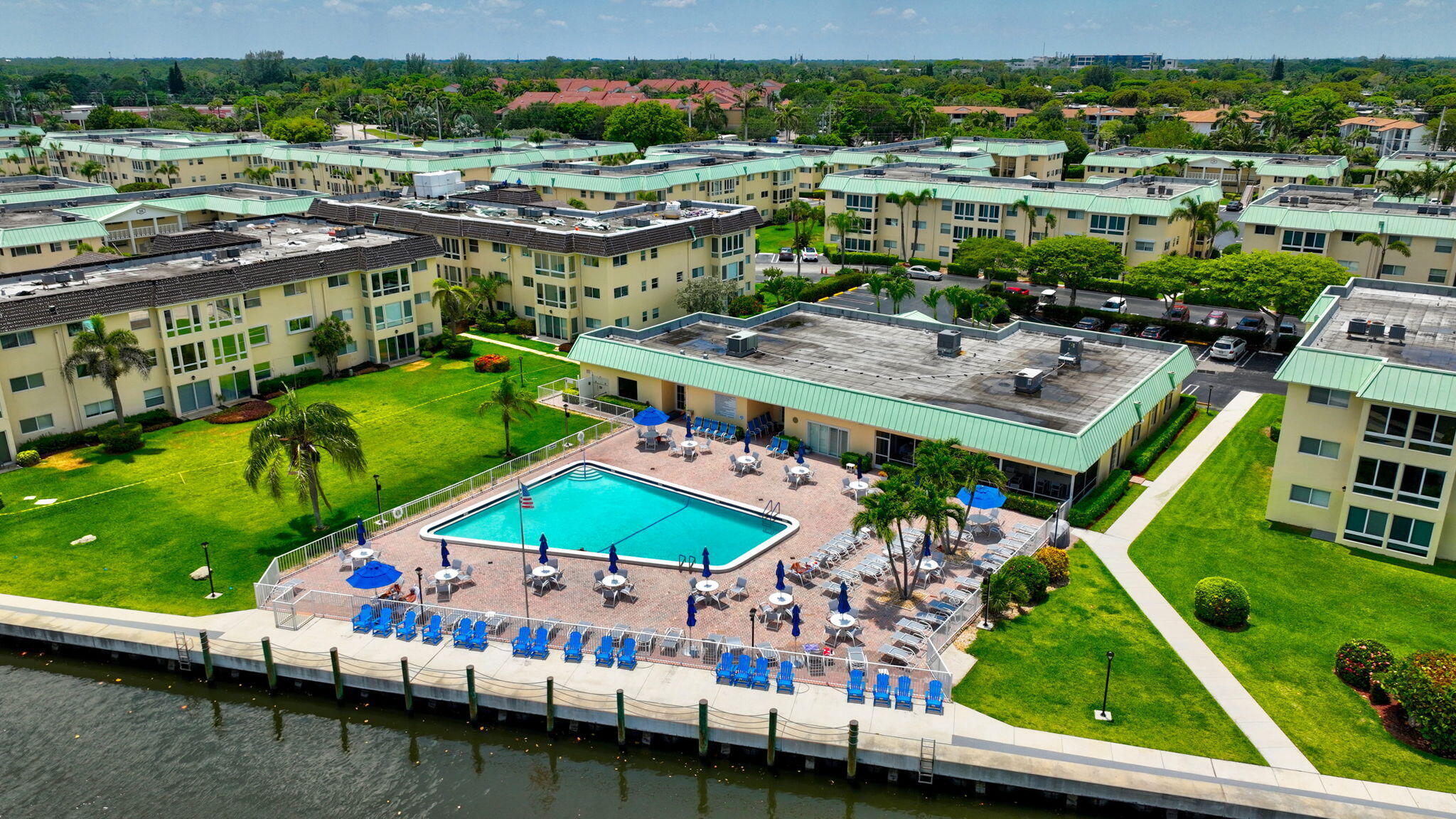 17 Colonial Clb #205 Boynton Beach, FL 33435