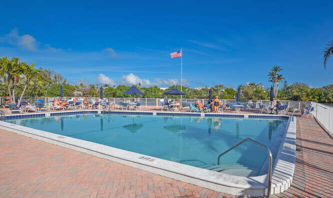 17 Colonial Clb #205 Boynton Beach, FL 33435