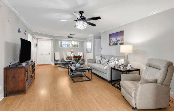 17 Colonial Clb #205 Boynton Beach, FL 33435