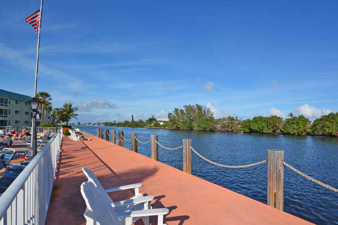 17 Colonial Clb #205 Boynton Beach, FL 33435