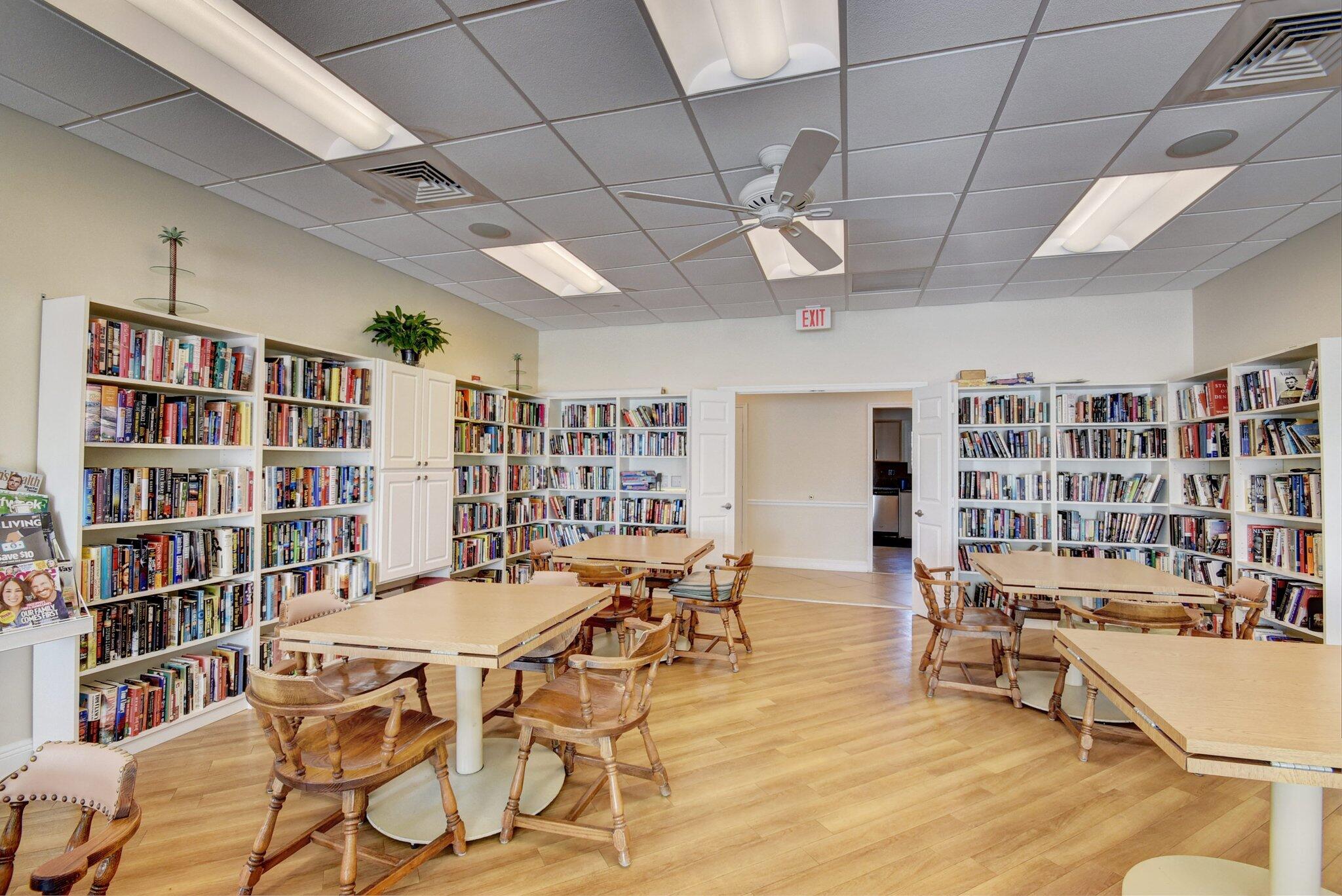 17 Colonial Clb #205 Boynton Beach, FL 33435