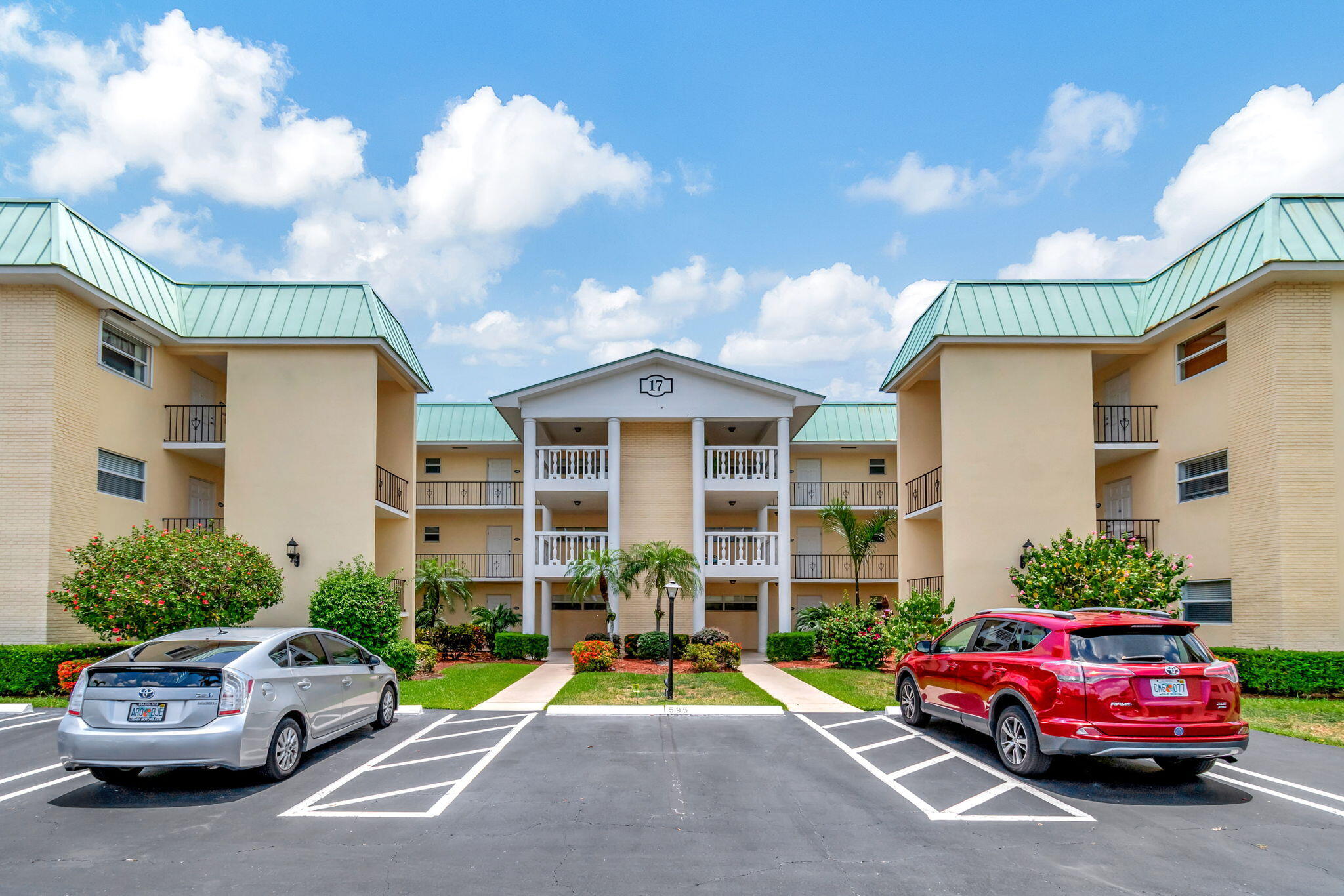 17 Colonial Clb #205 Boynton Beach, FL 33435