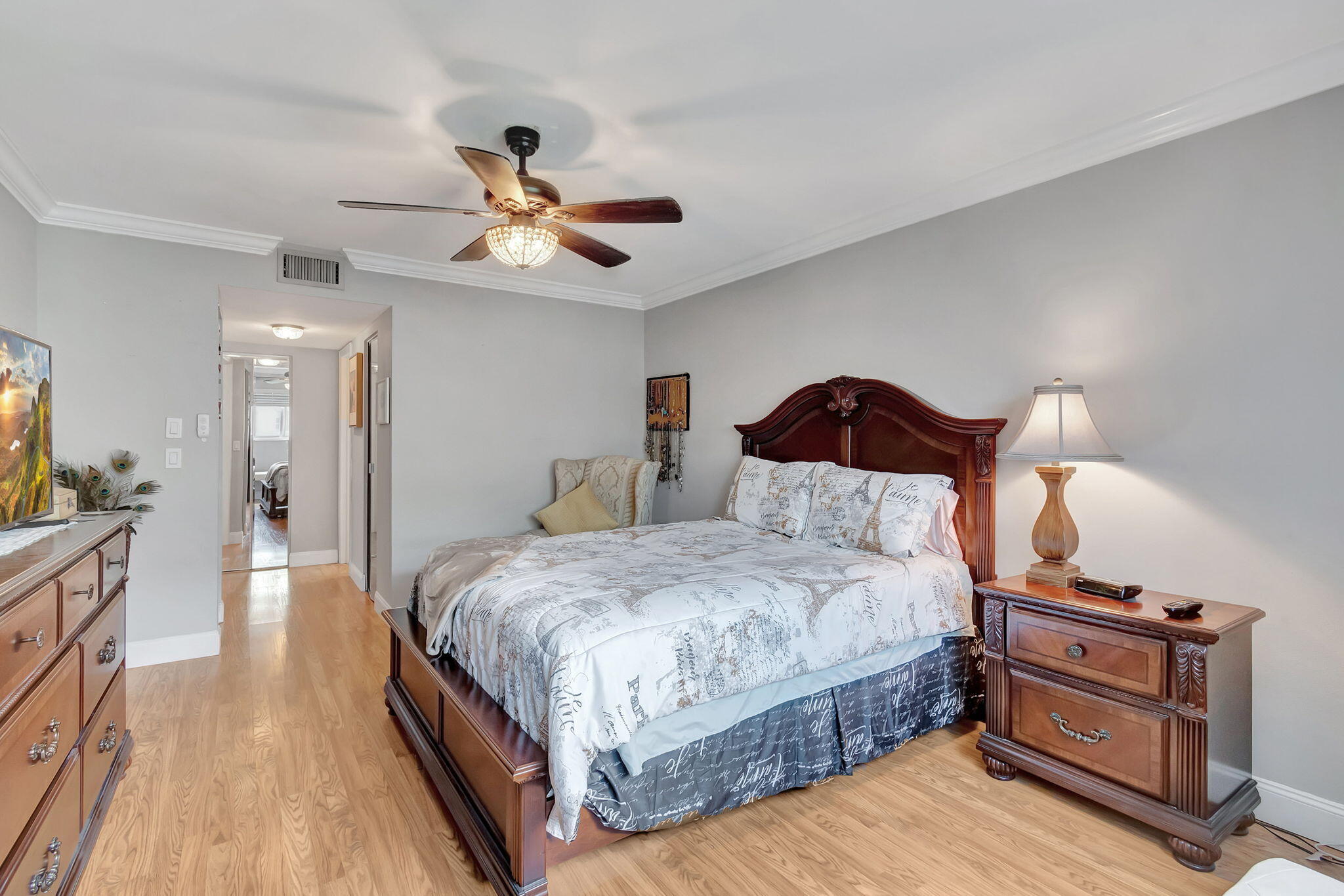 17 Colonial Clb #205 Boynton Beach, FL 33435